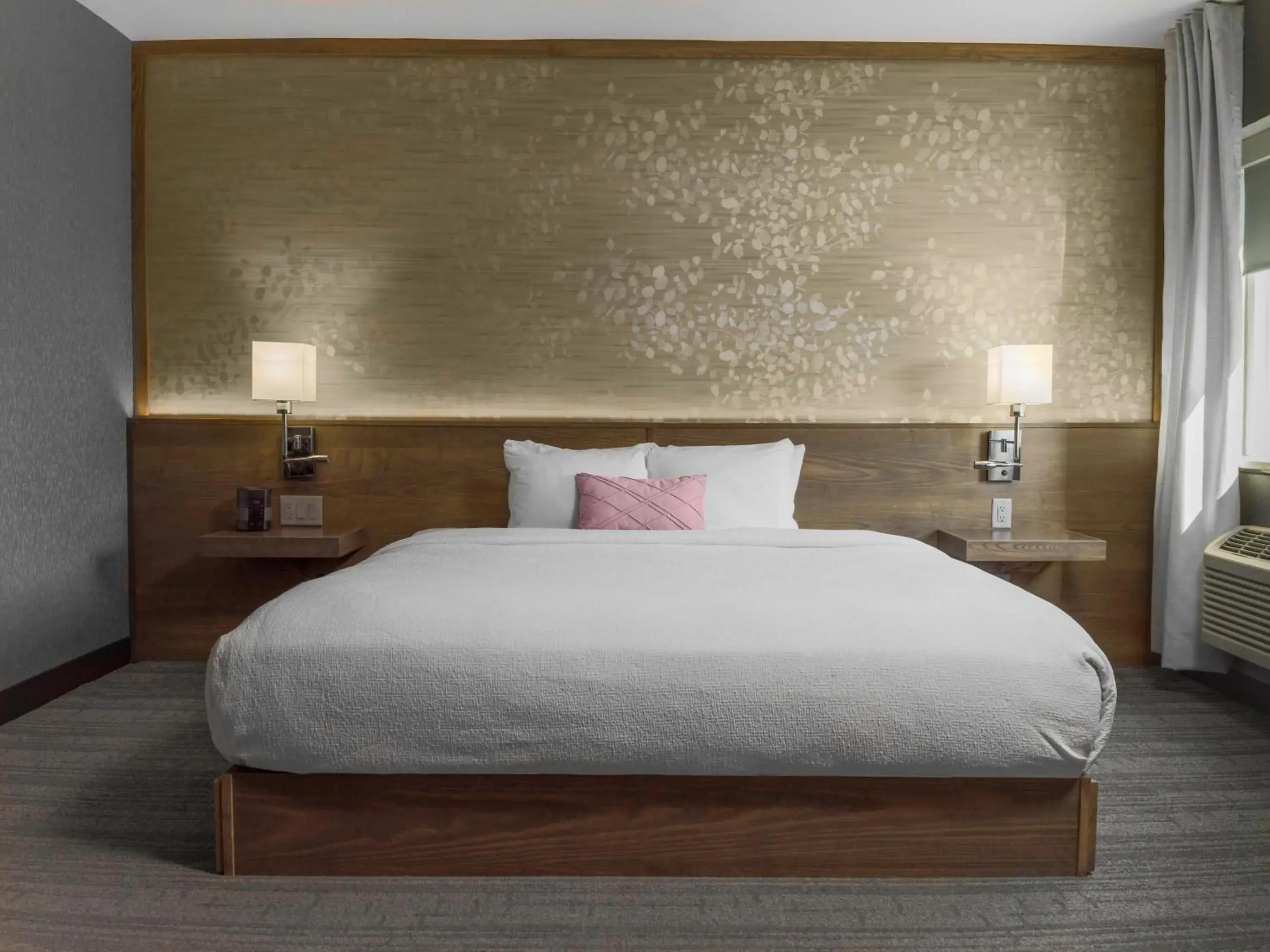 1 King Grand in voco Niagara Falls - The Cadence by IHG 1 King Grand in voco Niagara Falls - The Cadence by IHG