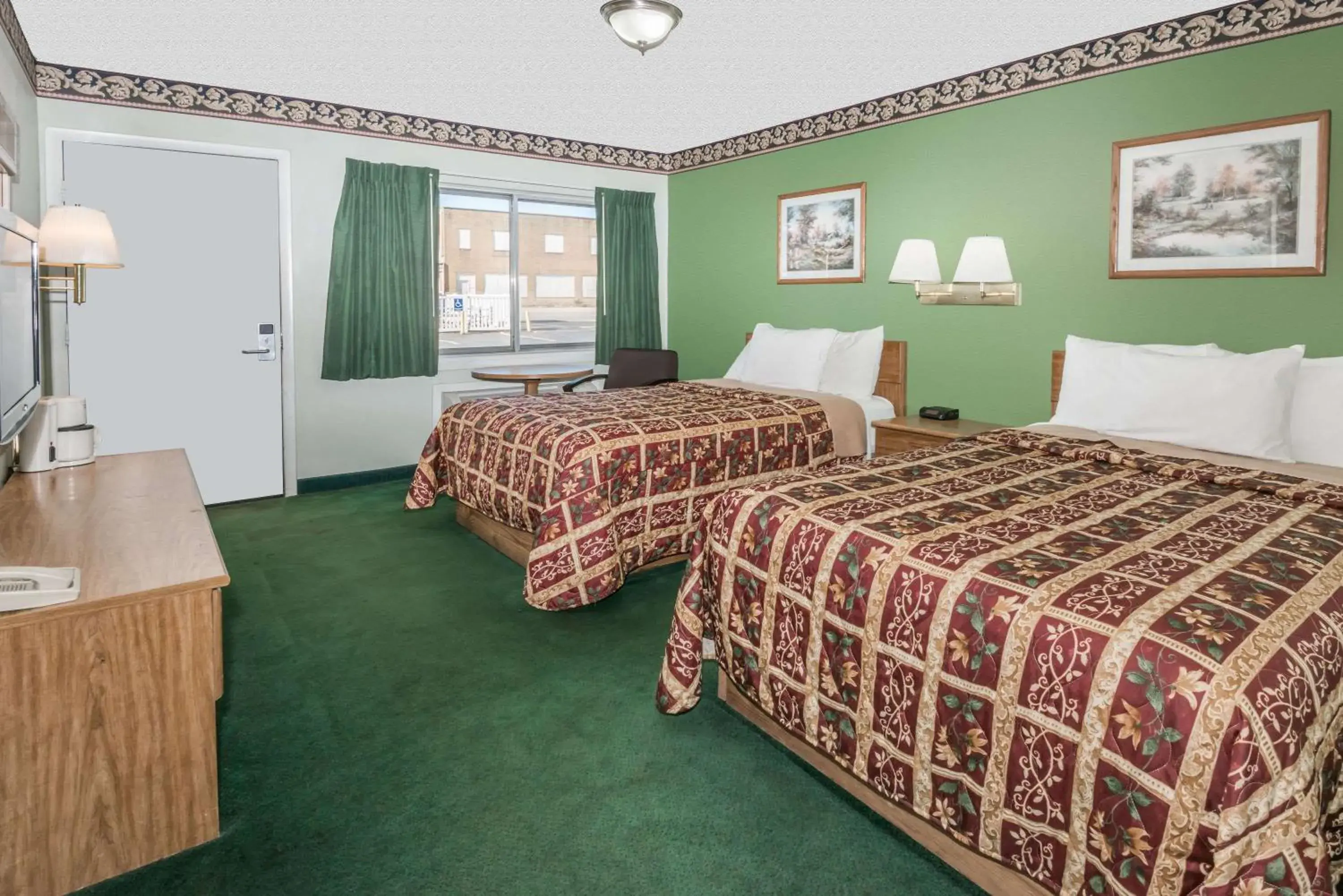 Double Room with Two Double Beds in Knights Inn Ottawa Double Room with Two Double Beds in Knights Inn Ottawa