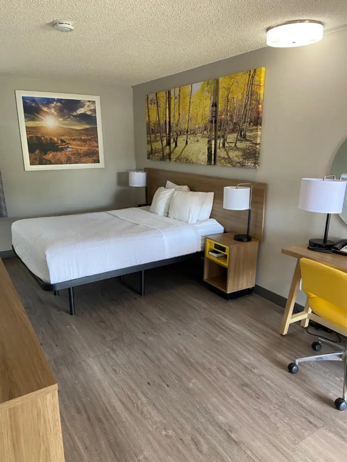 Deluxe Queen Room - Non-Smoking in Days Inn by Wyndham Worland Deluxe Queen Room - Non-Smoking in Days Inn by Wyndham Worland