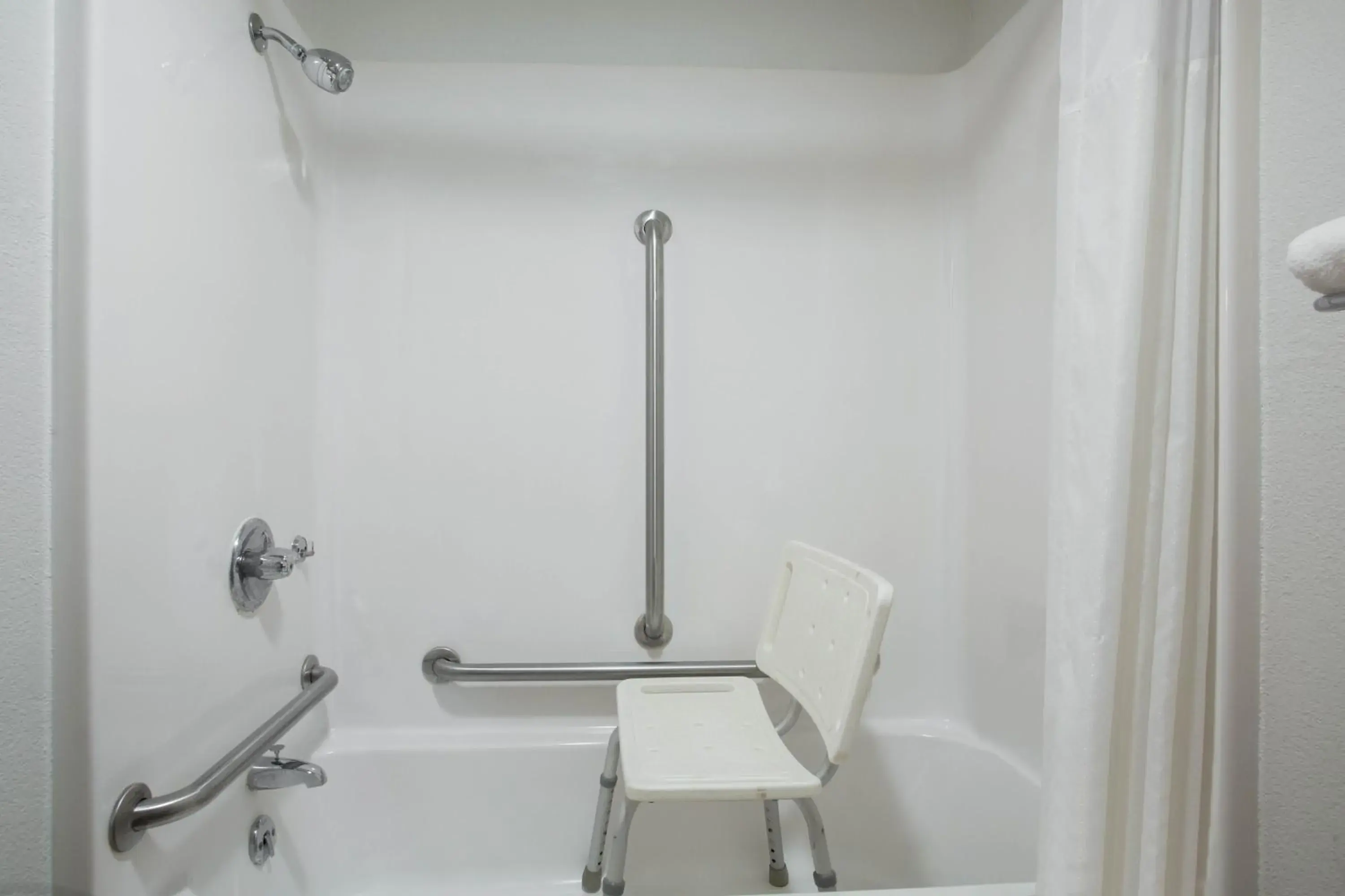 Queen Room - Mobility Access/Non-Smoking in Super 8 by Wyndham Fort Madison Queen Room - Mobility Access/Non-Smoking in Super 8 by Wyndham Fort Madison