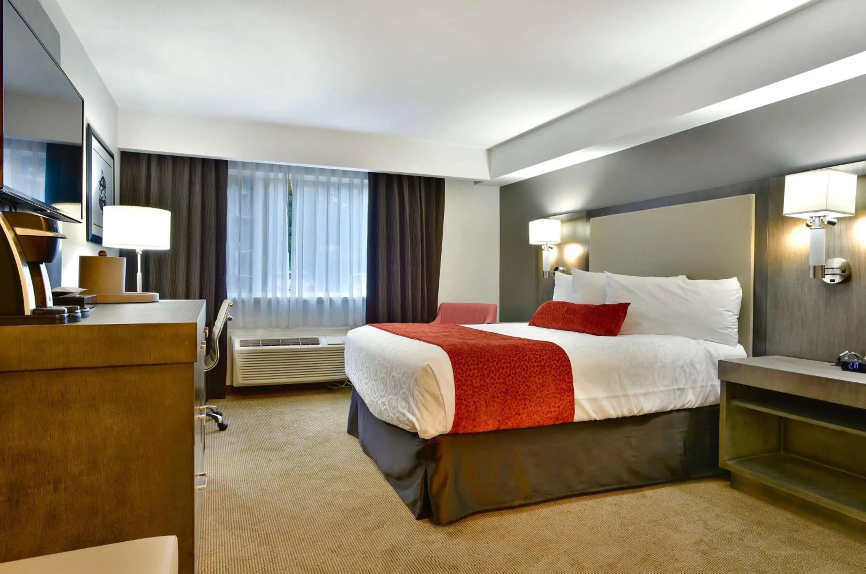 Queen Room Wheelchair Accessible in Best Western Cowichan Valley Inn Queen Room Wheelchair Accessible in Best Western Cowichan Valley Inn