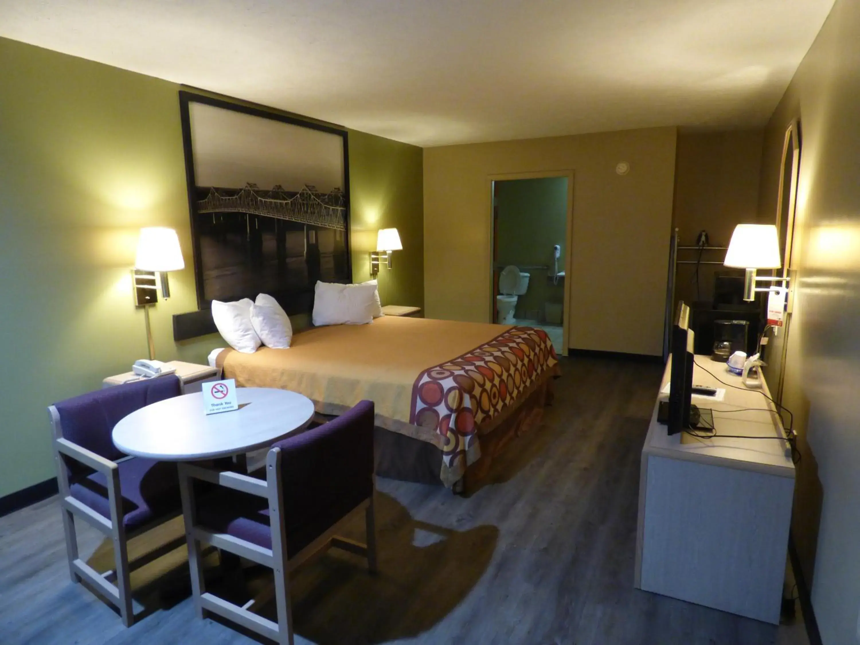 King Room - Mobility Access/Non-Smoking in Super 8 by Wyndham Kosciusko King Room - Mobility Access/Non-Smoking in Super 8 by Wyndham Kosciusko