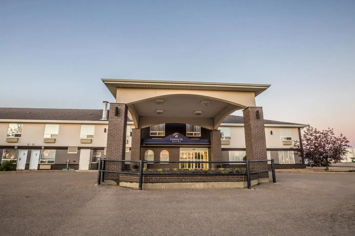 Two Queen Beds with Sofa Bed in Canalta Provost Two Queen Beds with Sofa Bed in Canalta Provost