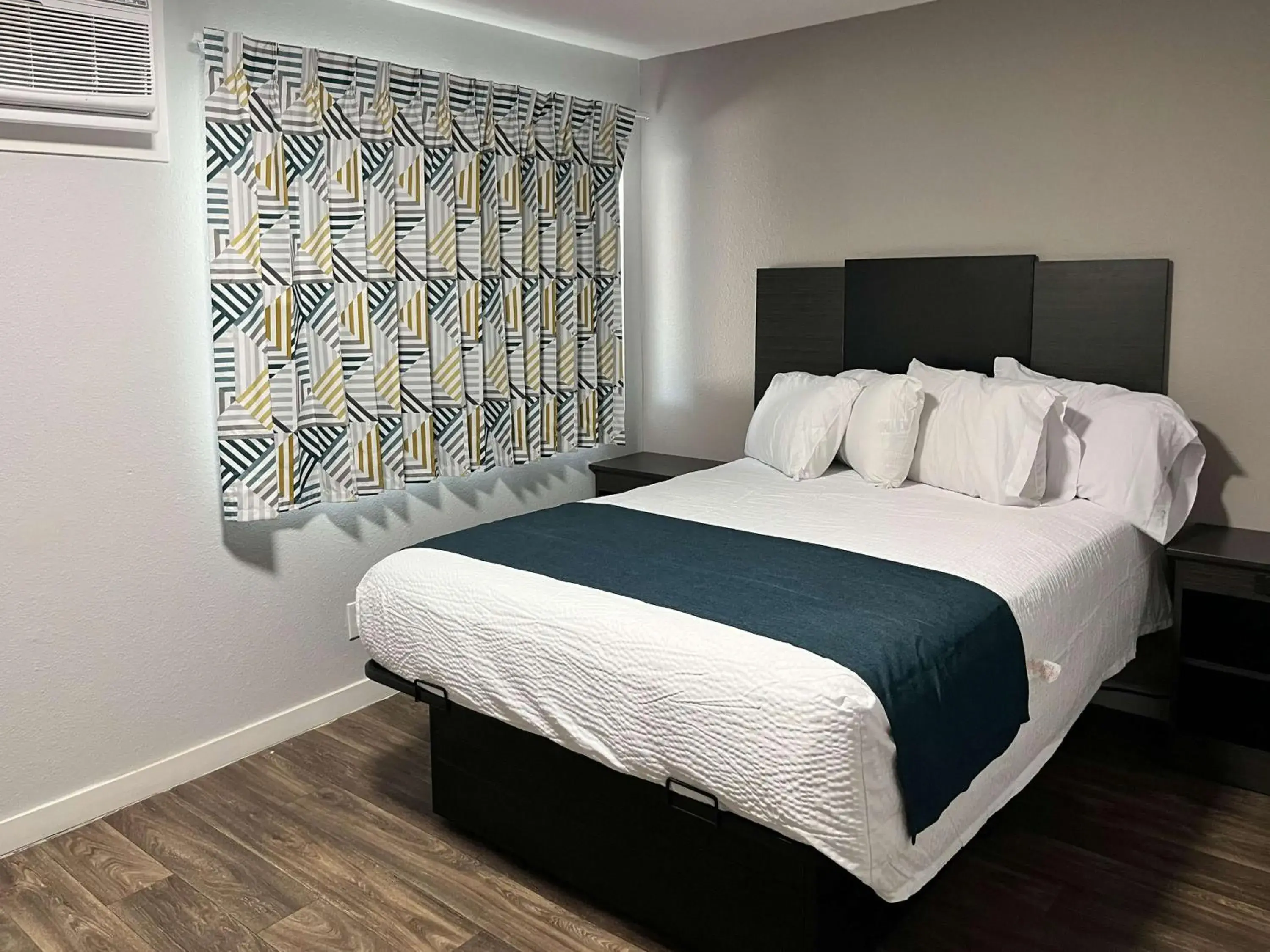 Queen Room - Disability Access - Non-Smoking in Motel 6 Las Vegas NV Downtown Fremont St Queen Room - Disability Access - Non-Smoking in Motel 6 Las Vegas NV Downtown Fremont St