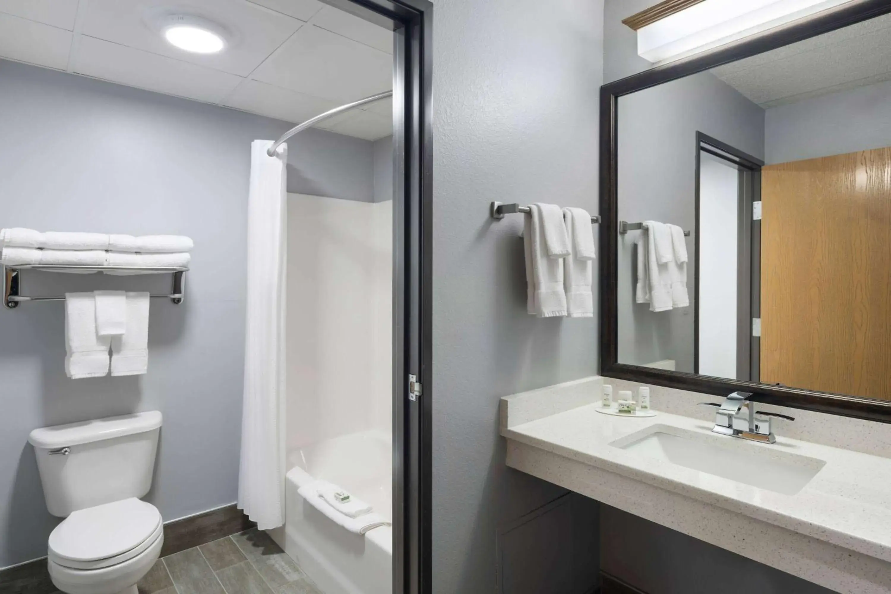 Luxury Presidential King Suite - Non-Smoking in AmericInn by Wyndham Stuart Luxury Presidential King Suite - Non-Smoking in AmericInn by Wyndham Stuart