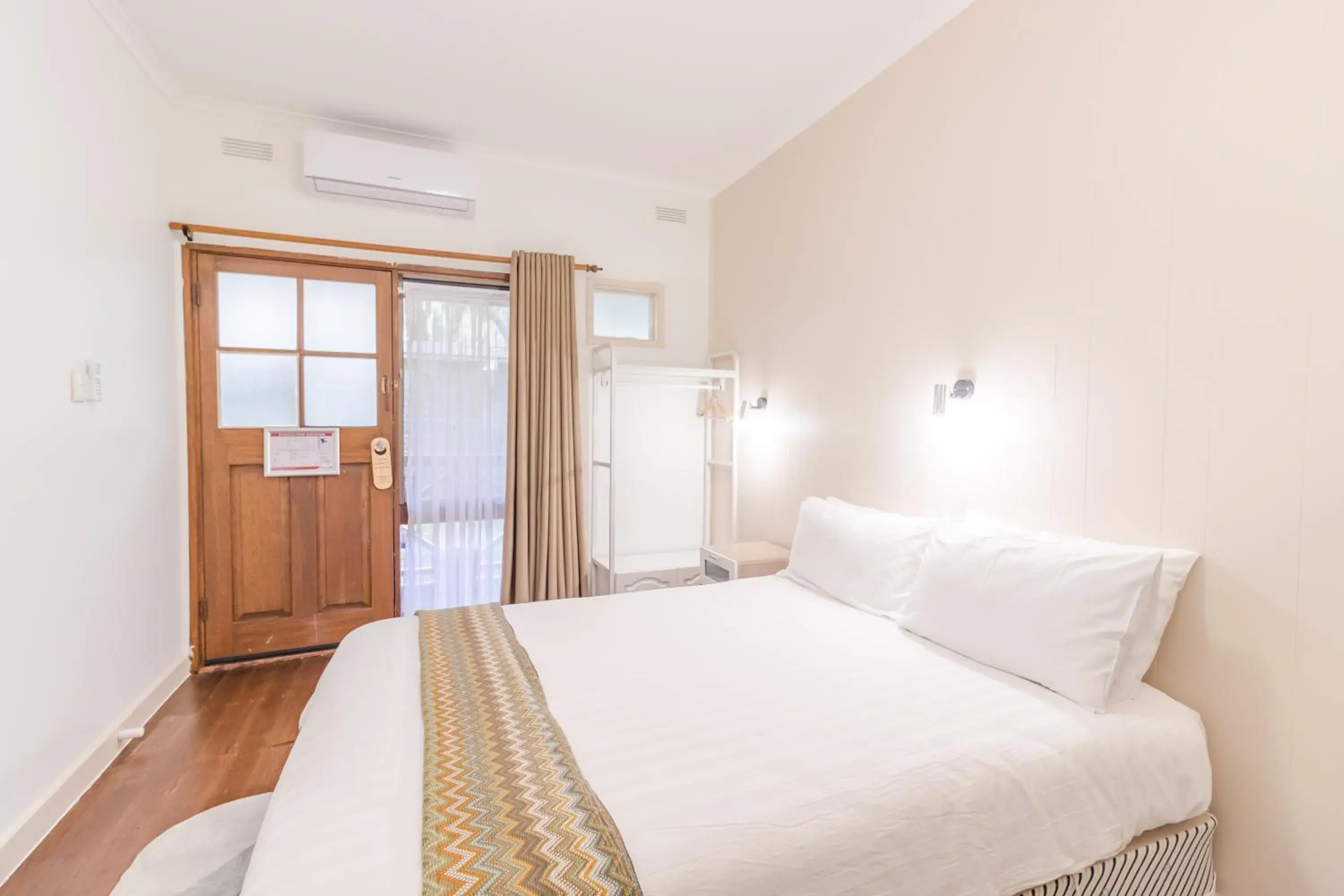 Queen Room in Warburton Lodge Queen Room in Warburton Lodge