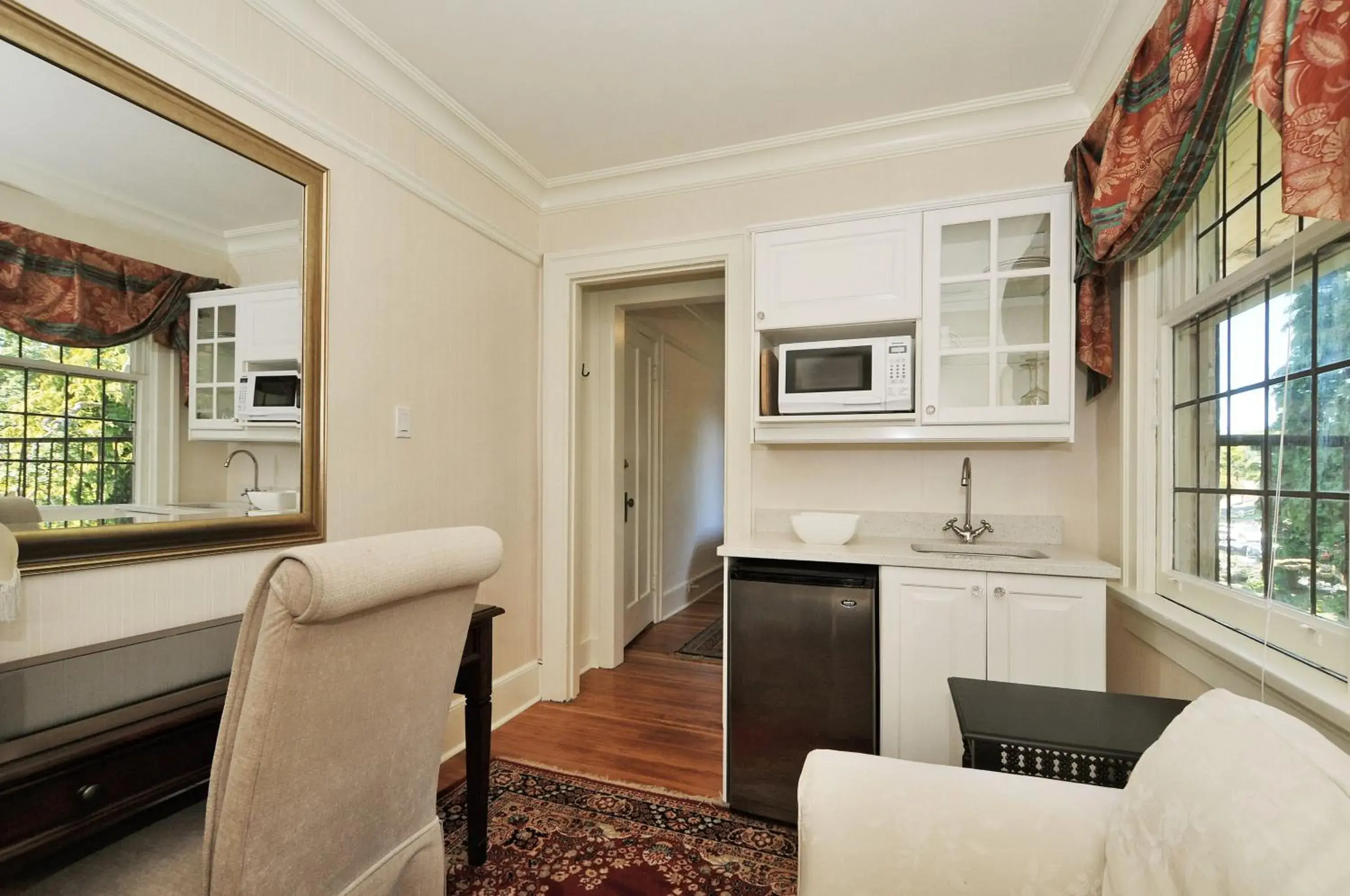 Queen Suite in The Craigmyle Inn Queen Suite in The Craigmyle Inn