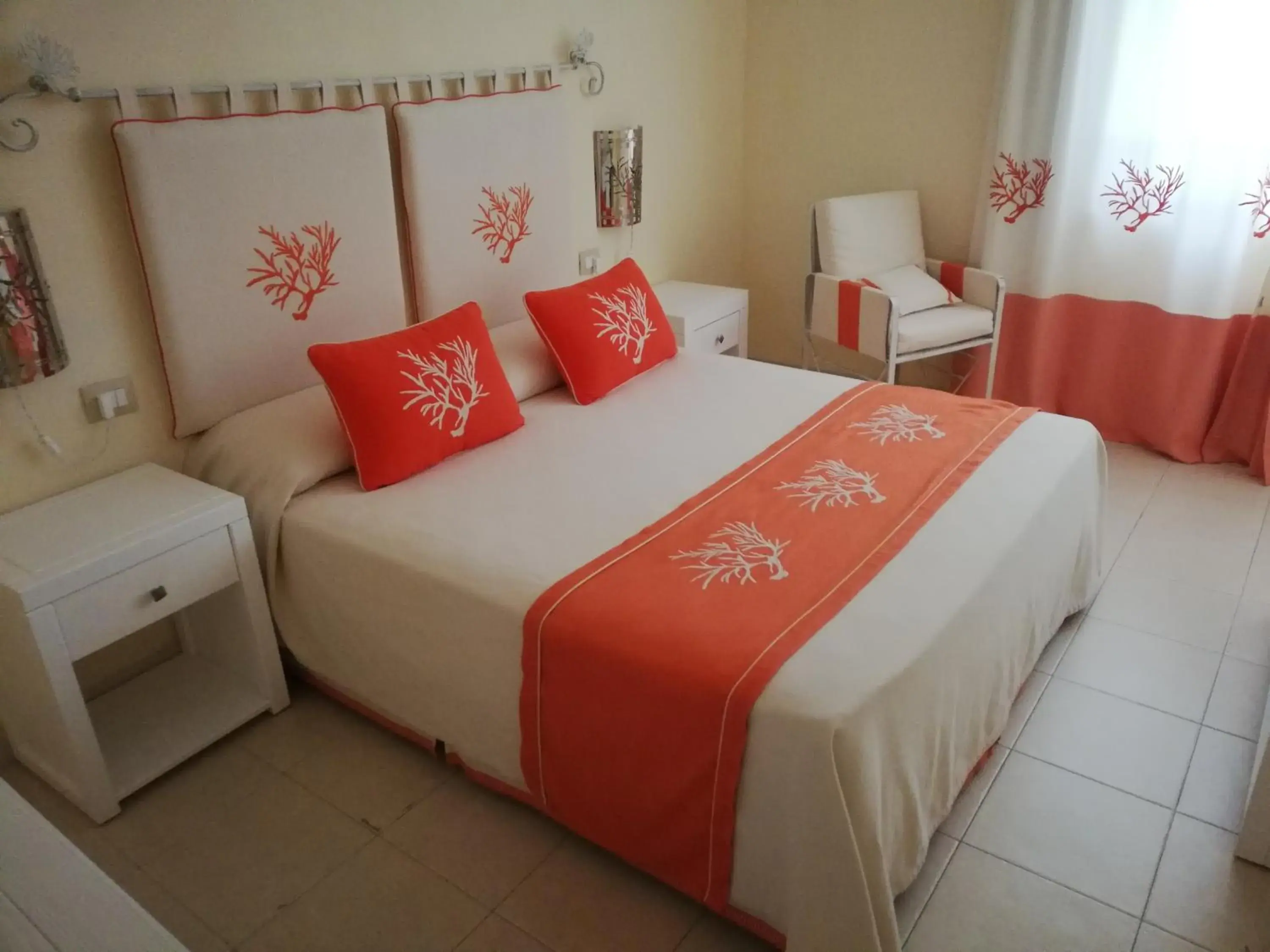 Budget Double Room in Hotel Lido Beach PHG Budget Double Room in Hotel Lido Beach PHG