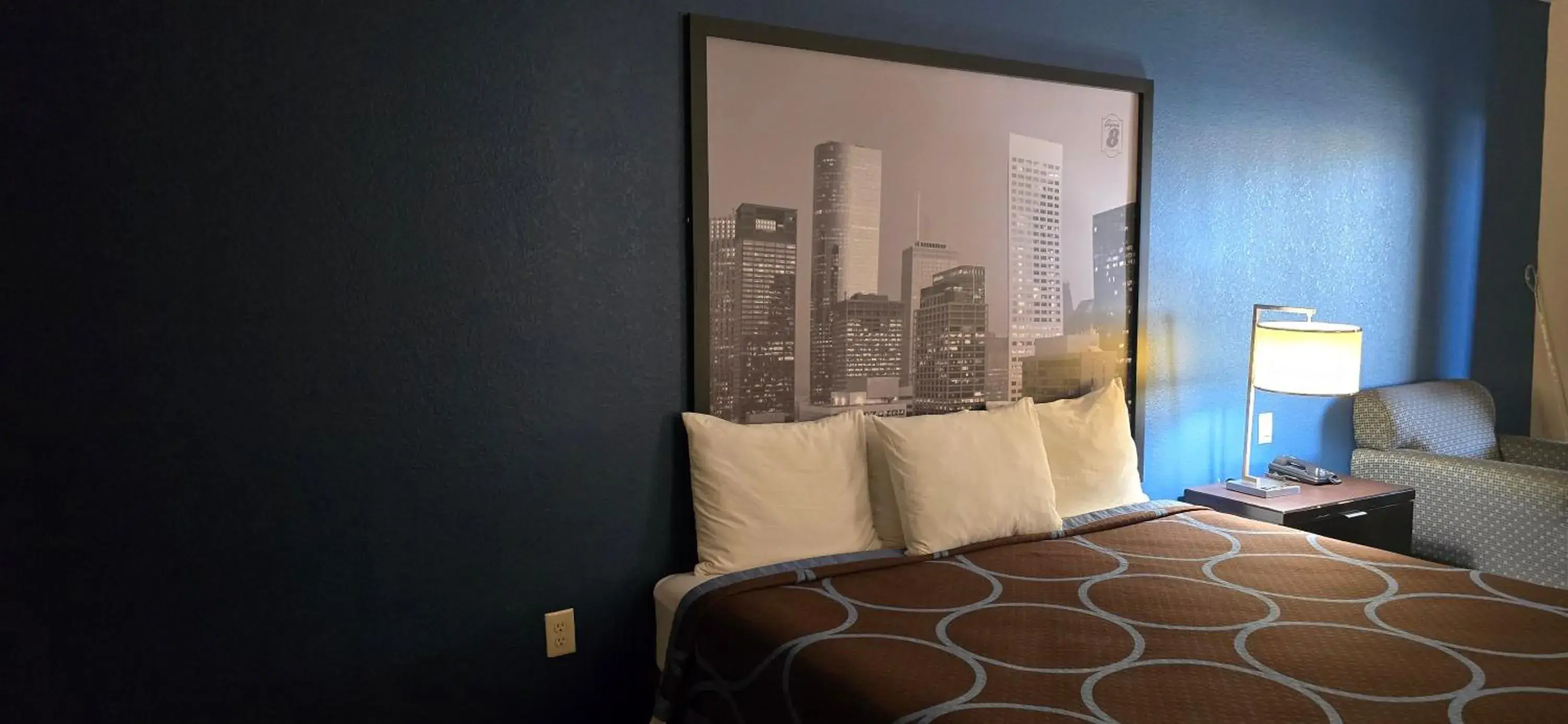 King Room with Roll-In Shower - Mobility Access/Non-Smoking in Super 8 by Wyndham Dilley TX King Room with Roll-In Shower - Mobility Access/Non-Smoking in Super 8 by Wyndham Dilley TX