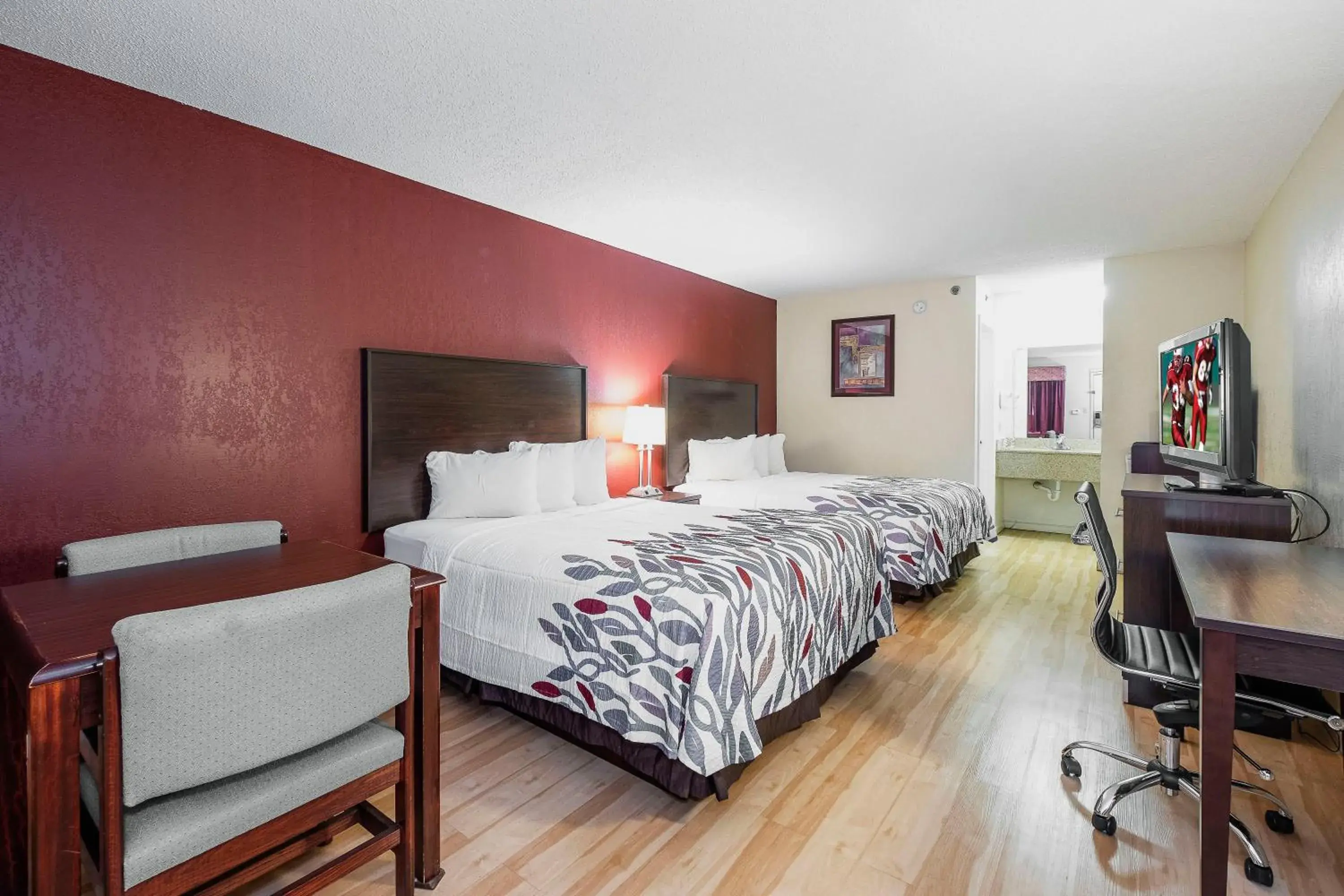 Deluxe Queen Room with Two Queen Beds - Non Smoking in Red Roof Inn & Suites Rome Deluxe Queen Room with Two Queen Beds - Non Smoking in Red Roof Inn & Suites Rome