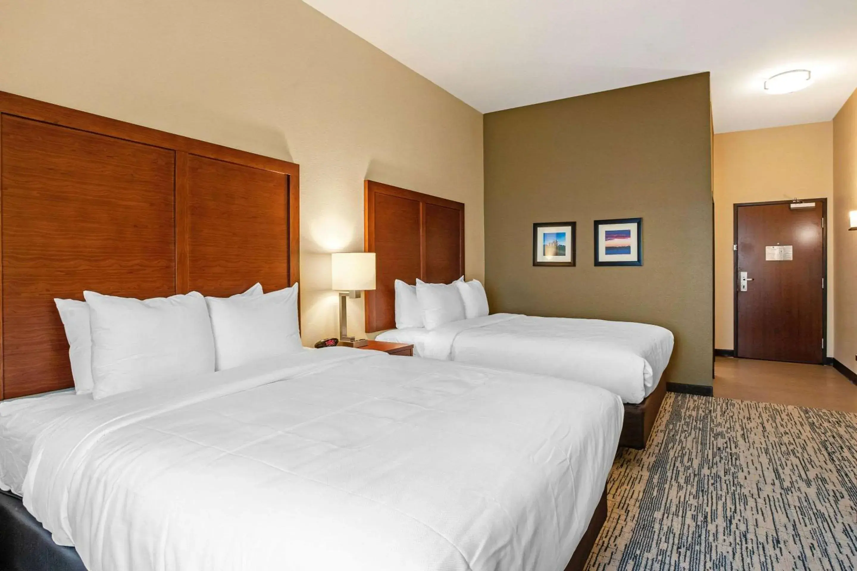 Queen Room with Two Queen Beds - Non-Smoking in Comfort Inn & Suites Ames near ISU Campus Queen Room with Two Queen Beds - Non-Smoking in Comfort Inn & Suites Ames near ISU Campus
