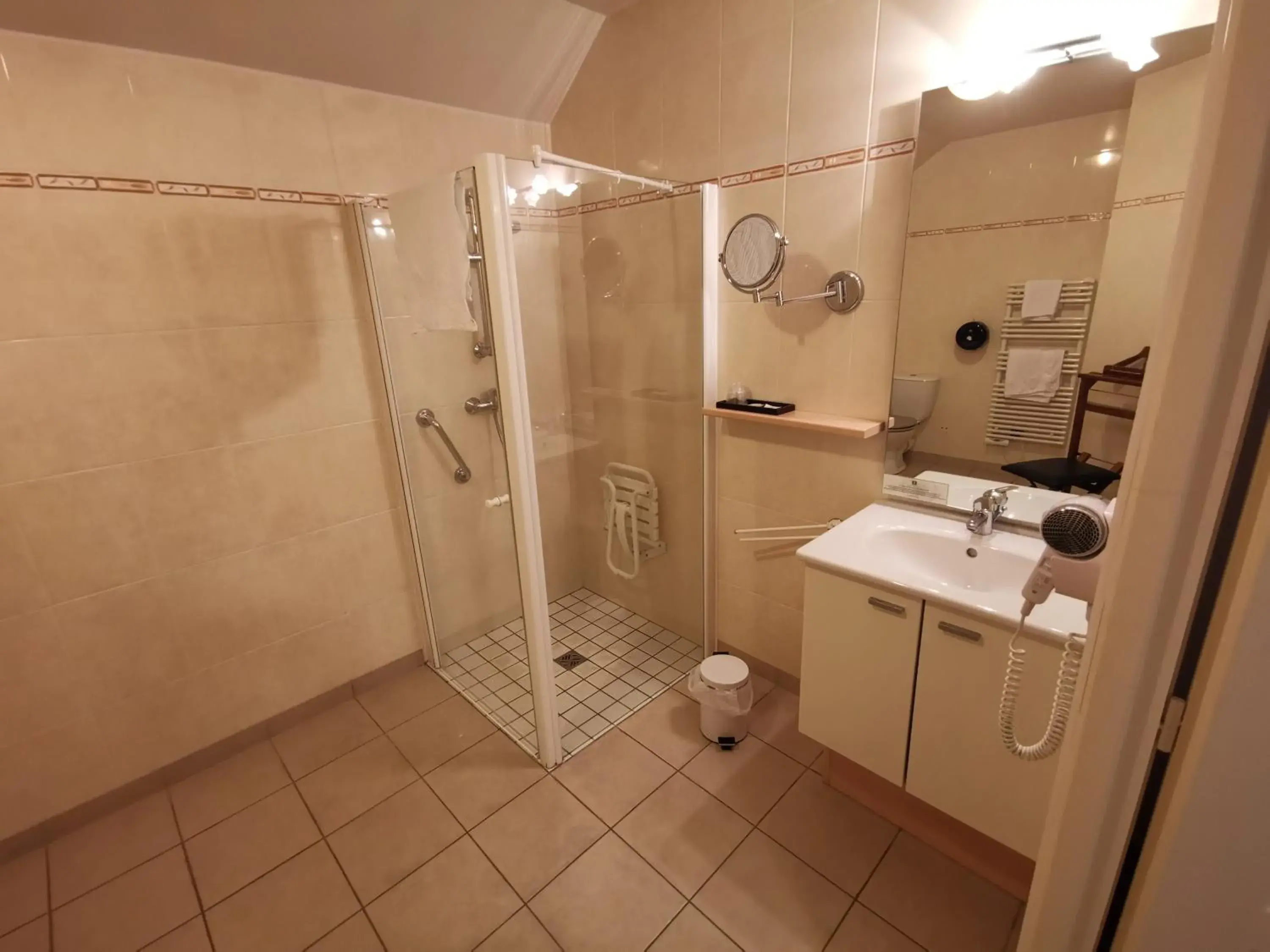 Twin Room - single occupancy in Auberge Saint-Jean Twin Room - single occupancy in Auberge Saint-Jean