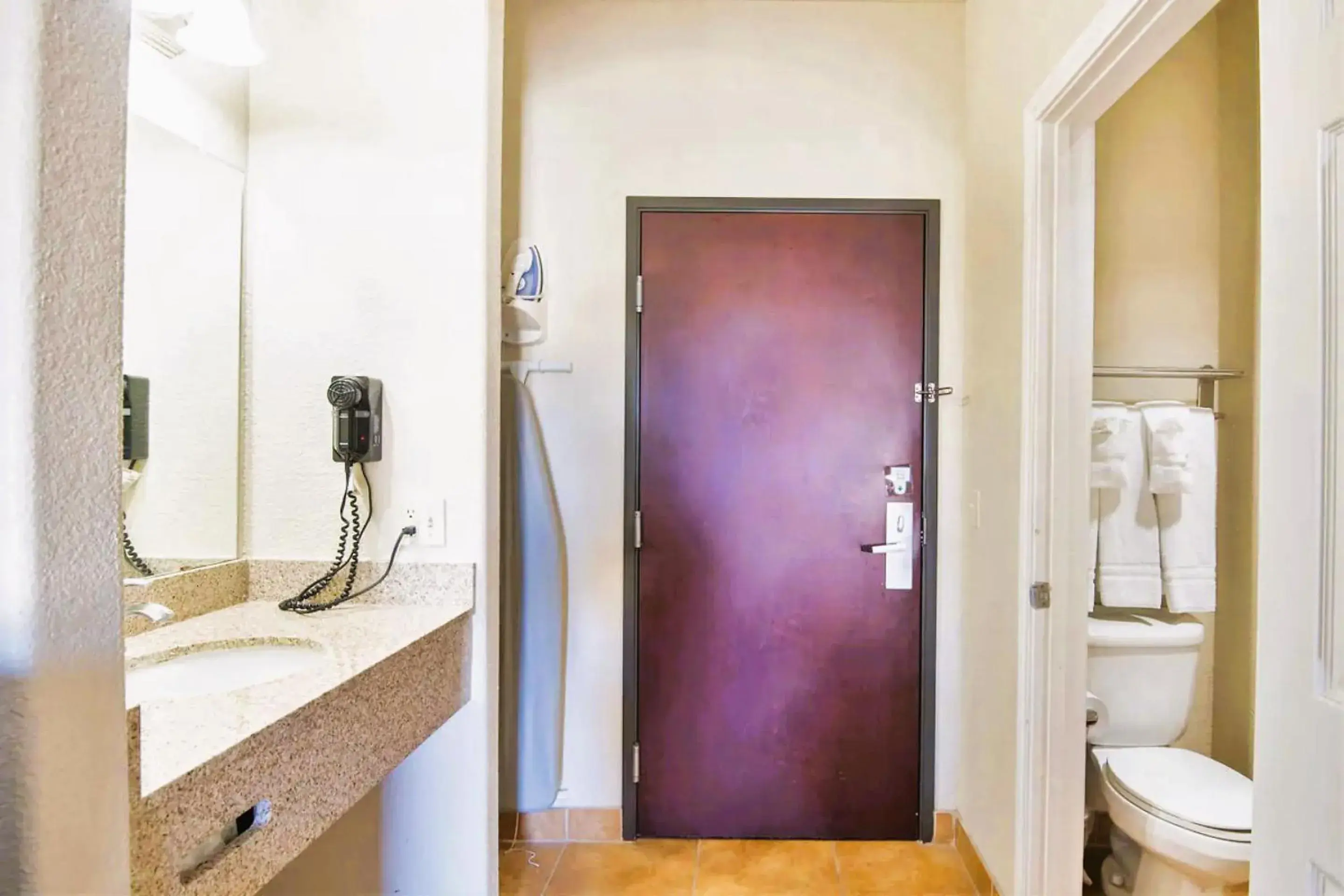 Queen Room with Two Queen Beds in OYO Townhouse Clute Lake Jackson Queen Room with Two Queen Beds in OYO Townhouse Clute Lake Jackson