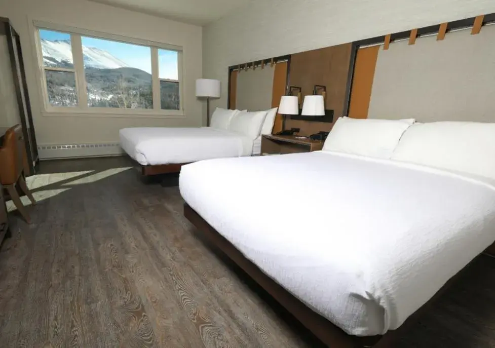 Queen Room with Two Queen Beds with Mountain View in The Lodge at Breckenridge Queen Room with Two Queen Beds with Mountain View in The Lodge at Breckenridge