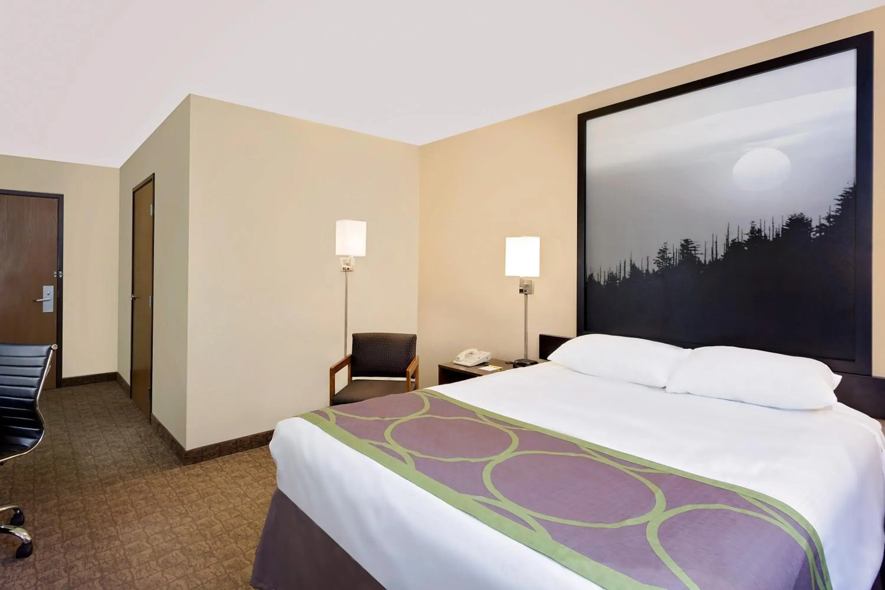 Queen Room - Mobility Access/Non-Smoking in Super 8 by Wyndham Lebanon Queen Room - Mobility Access/Non-Smoking in Super 8 by Wyndham Lebanon