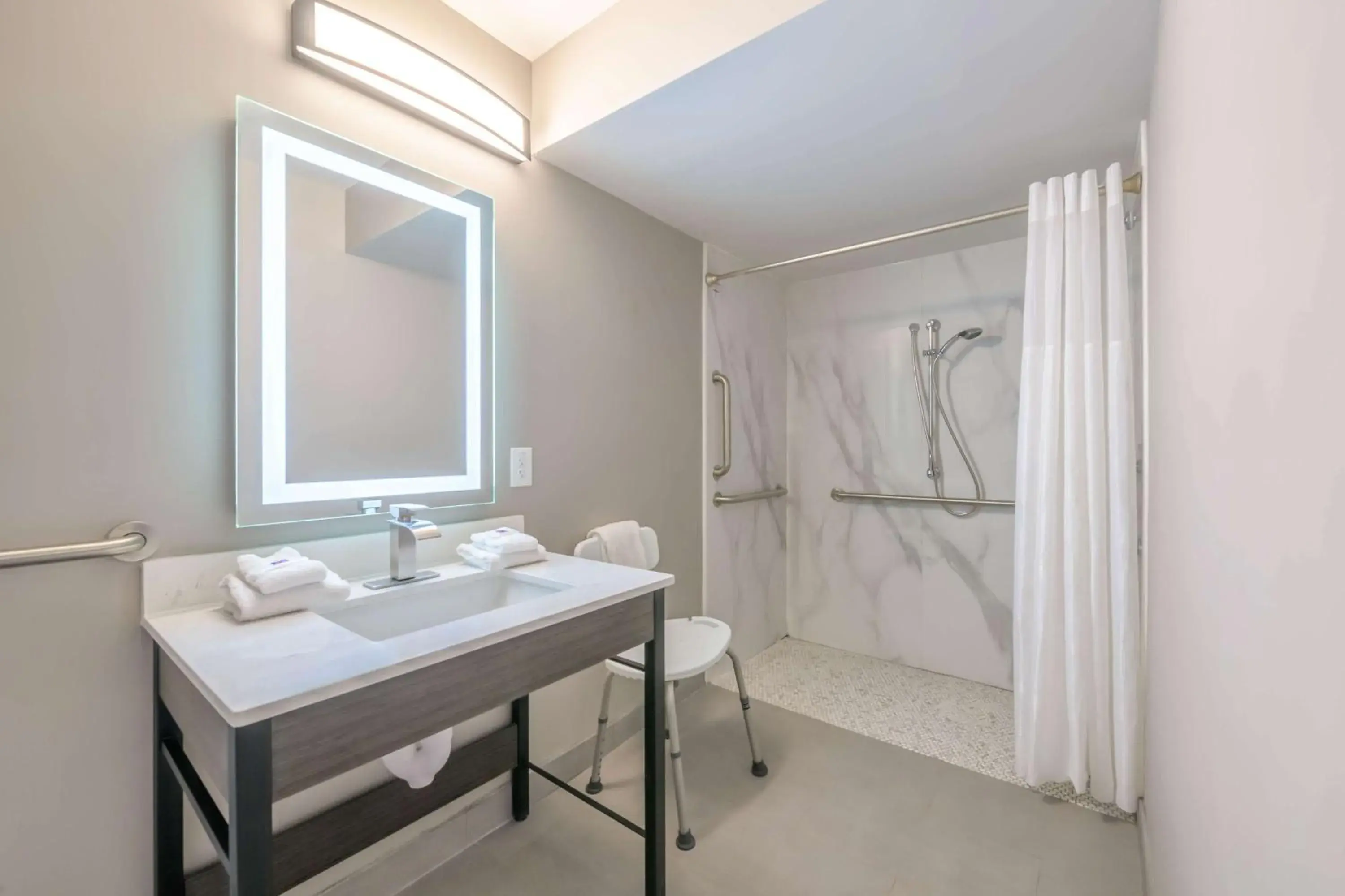 Quadruple Room - single occupancy - Disability Access - Non-Smoking in Motel 6-Commerce, GA Quadruple Room - single occupancy - Disability Access - Non-Smoking in Motel 6-Commerce, GA