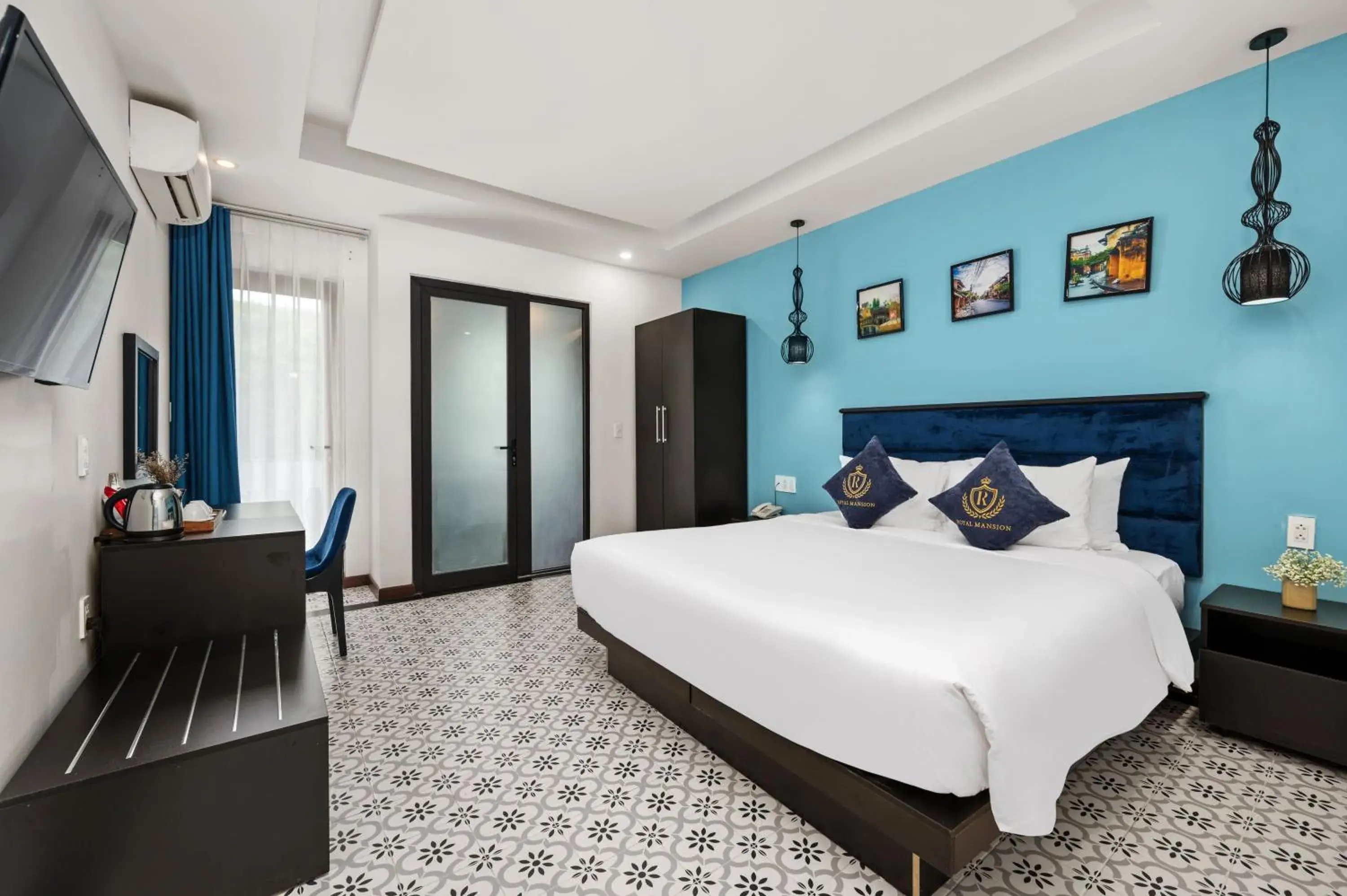 Superior Double or Twin Room with Balcony in Royal Mansion Boutique Hoi An Superior Double or Twin Room with Balcony in Royal Mansion Boutique Hoi An