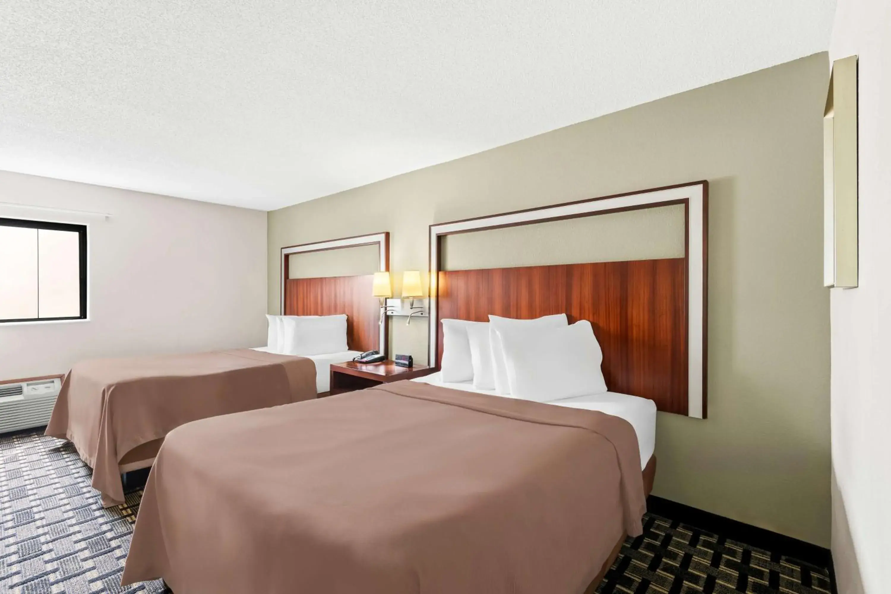 Queen Suite with Two Queen Beds - Non-Smoking in SureStay Hotel by Best Western Manchester Queen Suite with Two Queen Beds - Non-Smoking in SureStay Hotel by Best Western Manchester