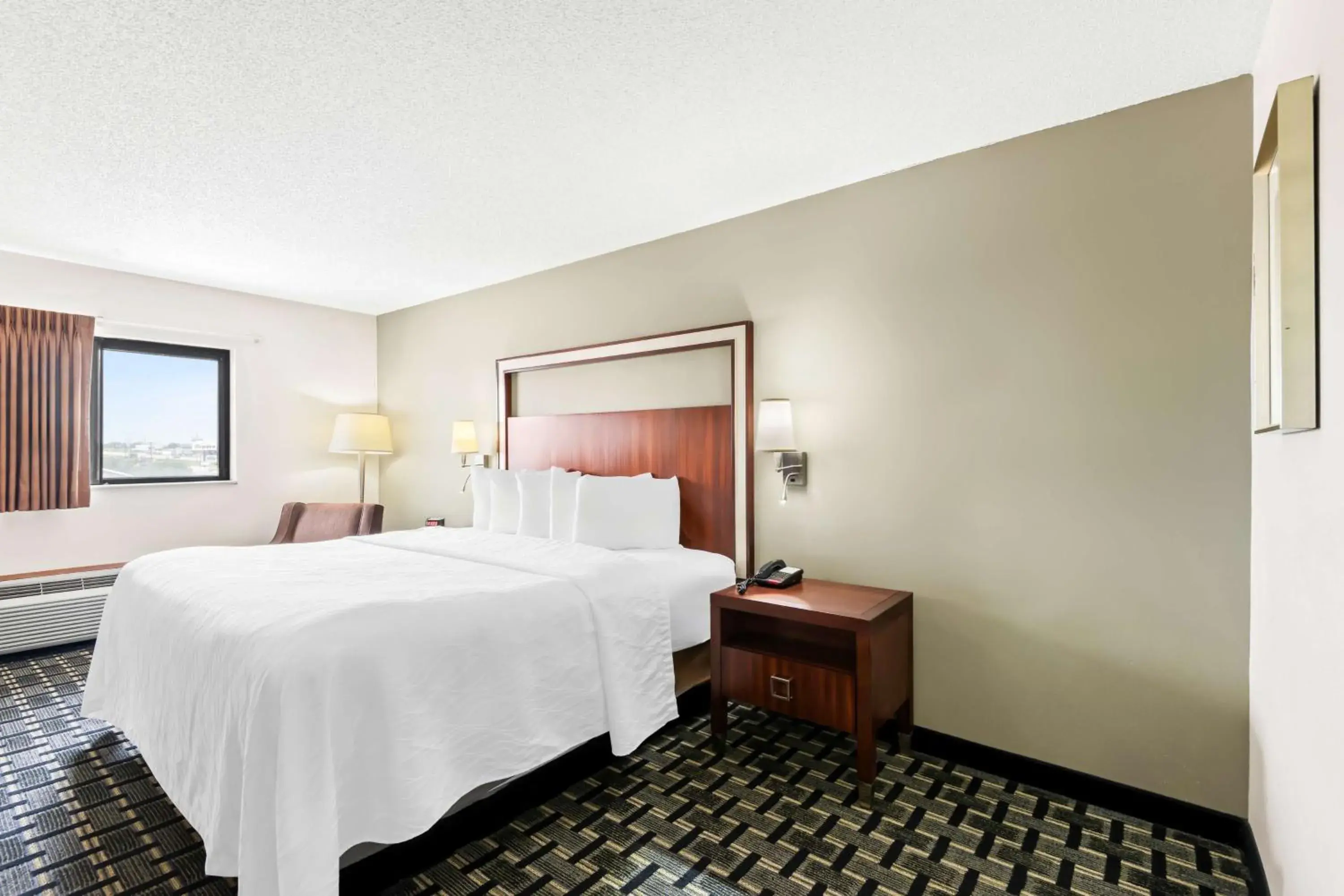 King Room - Non-Smoking in SureStay Hotel by Best Western Manchester King Room - Non-Smoking in SureStay Hotel by Best Western Manchester