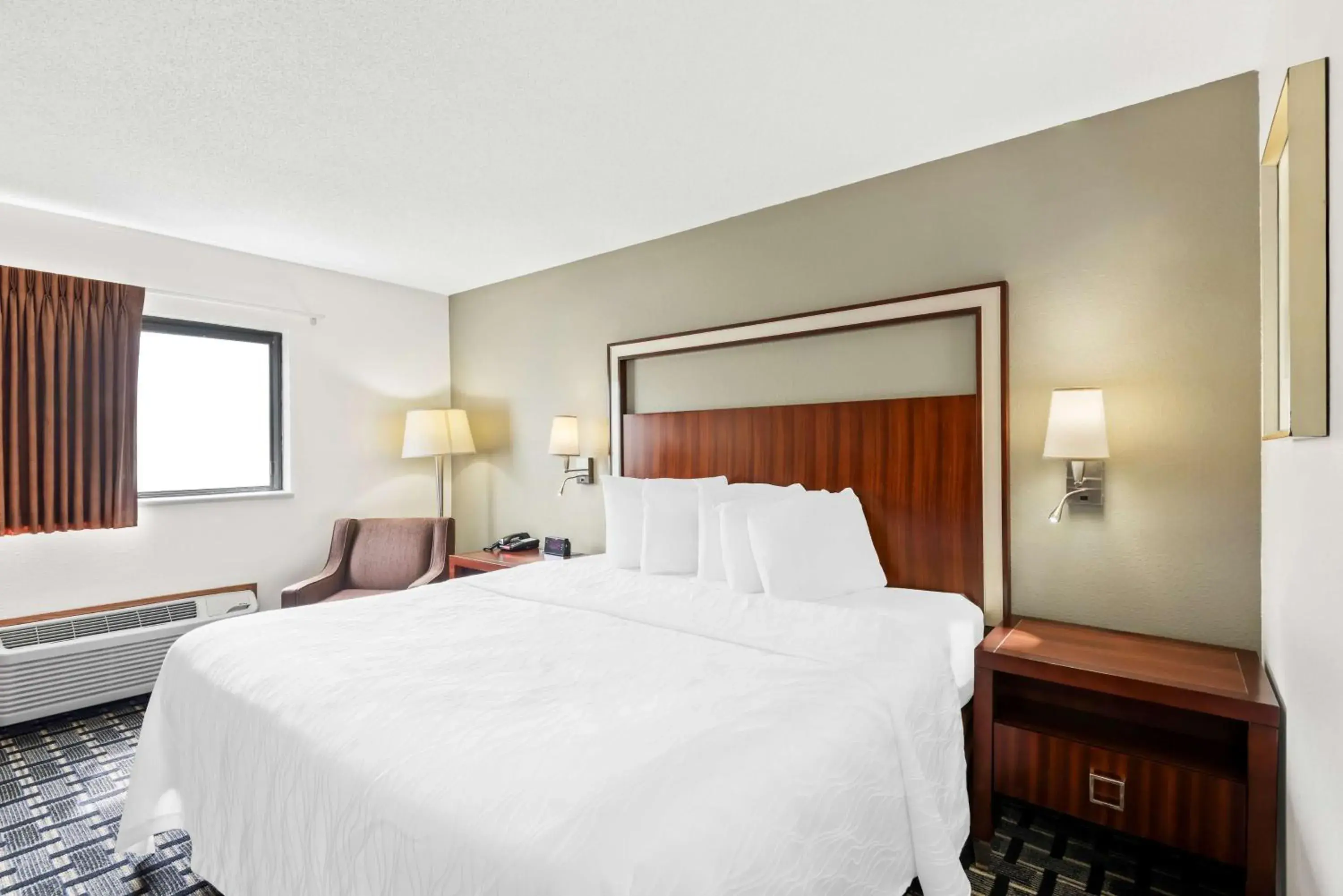 King Room with Mobility Accessible Tub and Sofa Bed in SureStay Hotel by Best Western Manchester King Room with Mobility Accessible Tub and Sofa Bed in SureStay Hotel by Best Western Manchester