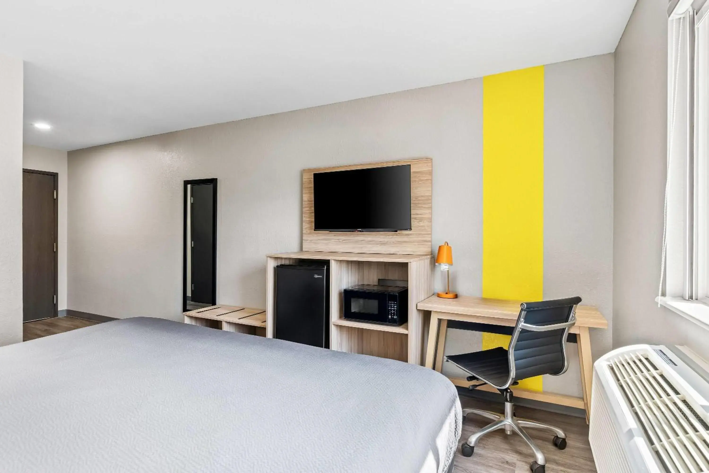 King Room - Mobility Access/Non-Smoking in Super 8 by Wyndham Lewiston Auburn Area King Room - Mobility Access/Non-Smoking in Super 8 by Wyndham Lewiston Auburn Area