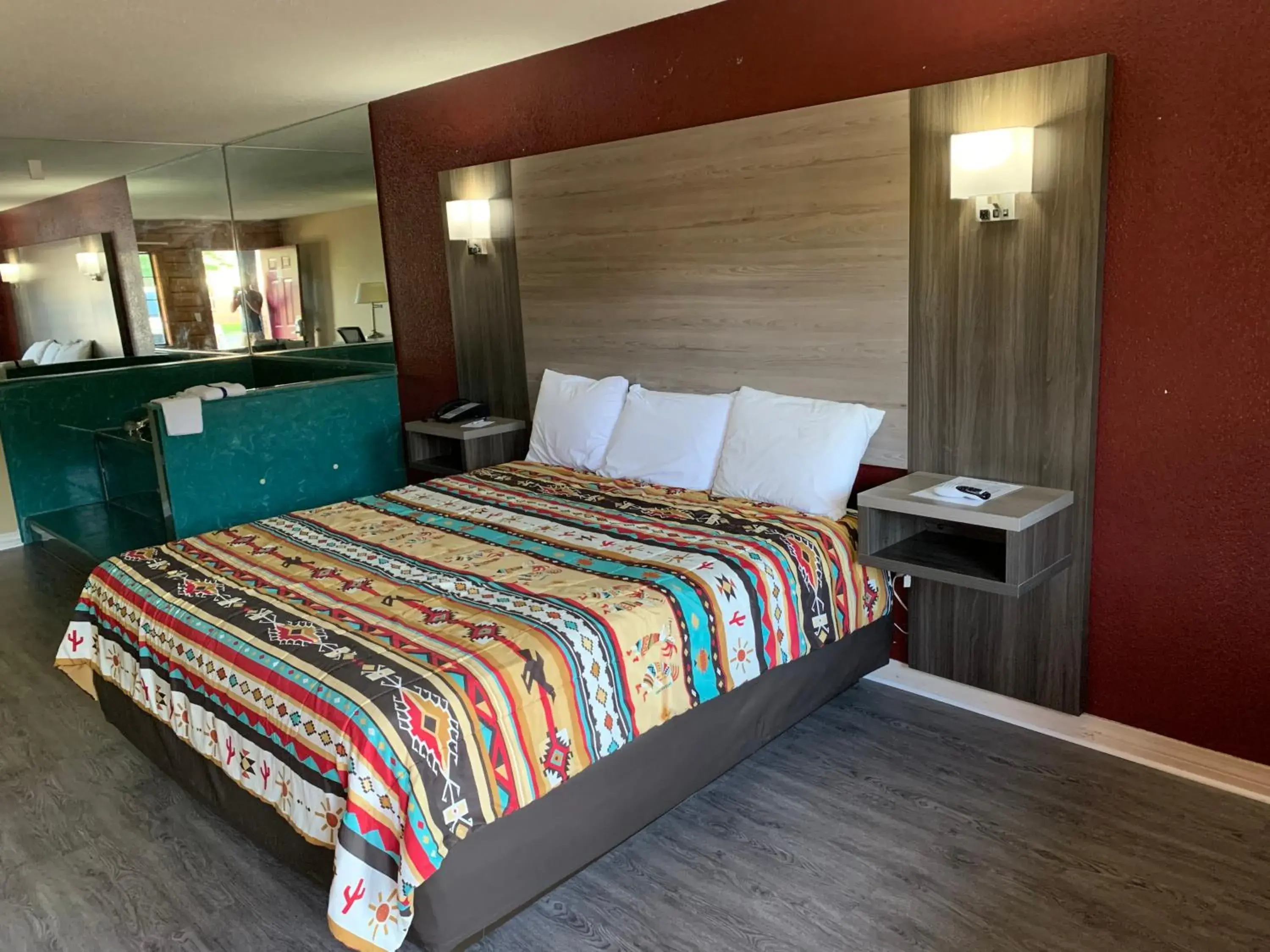 King Room with Spa Bath - Smoking in Log Cabin Inn King Room with Spa Bath - Smoking in Log Cabin Inn