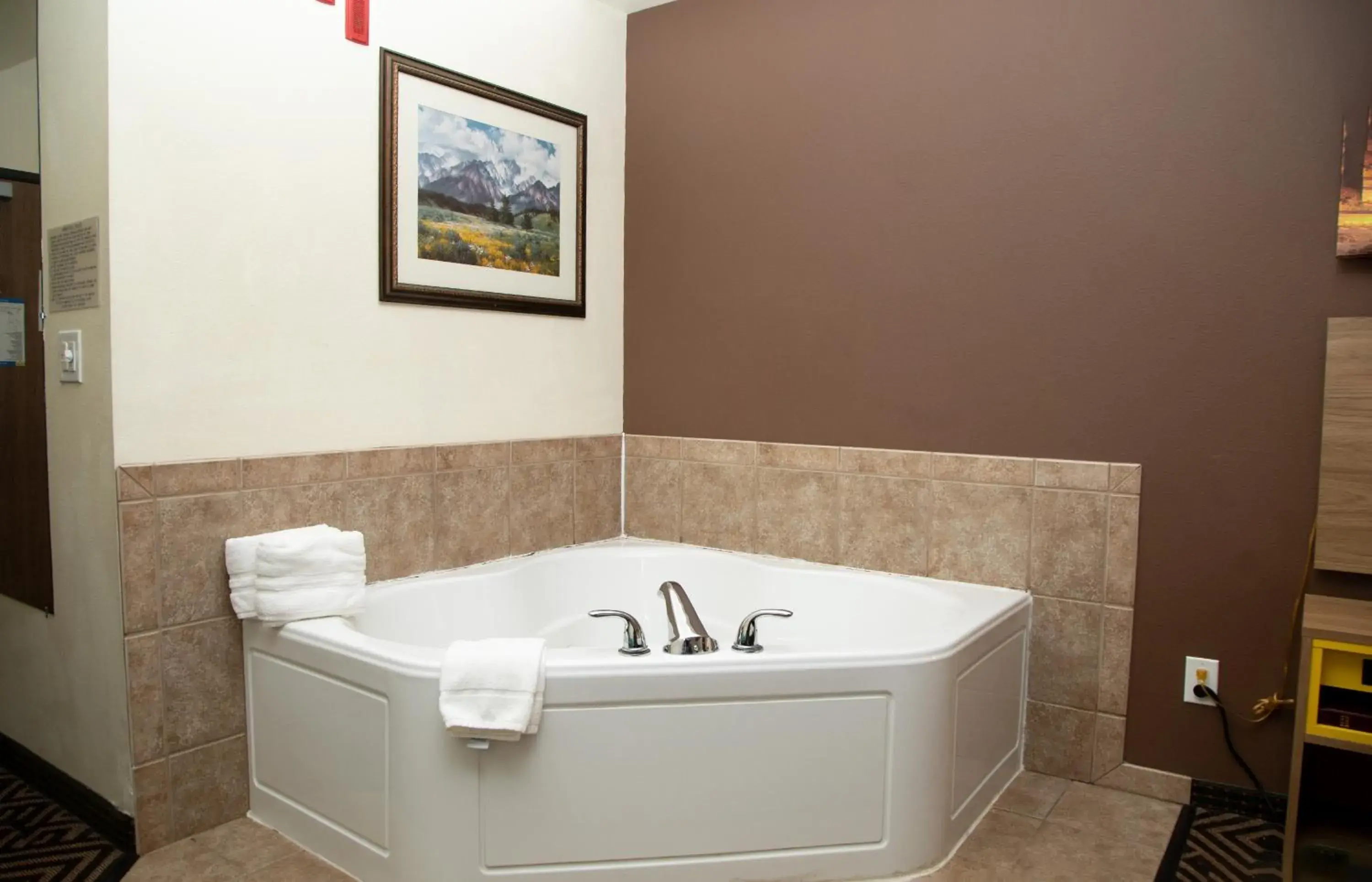 King Suite with Spa Bath- Non-Smoking in Days Inn by Wyndham Manitou Springs King Suite with Spa Bath- Non-Smoking in Days Inn by Wyndham Manitou Springs