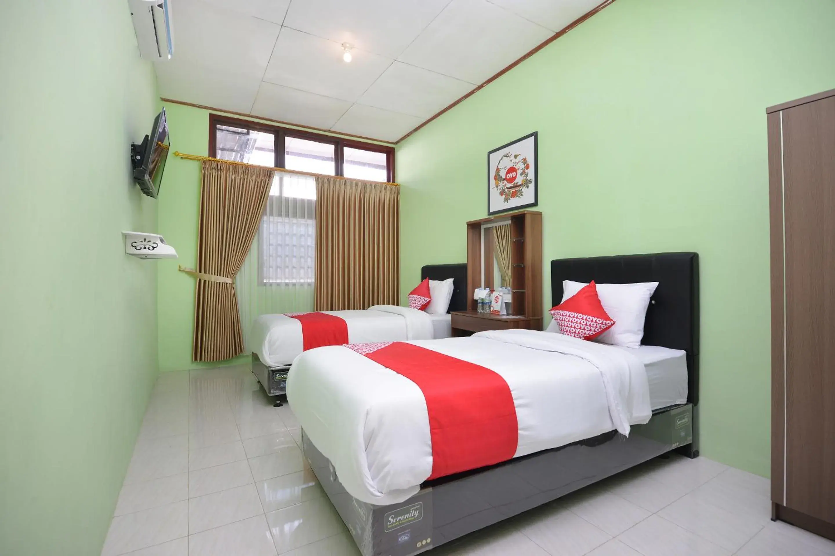 Deluxe Twin Room in Super OYO 1046 Omah Pathok Deluxe Twin Room in Super OYO 1046 Omah Pathok