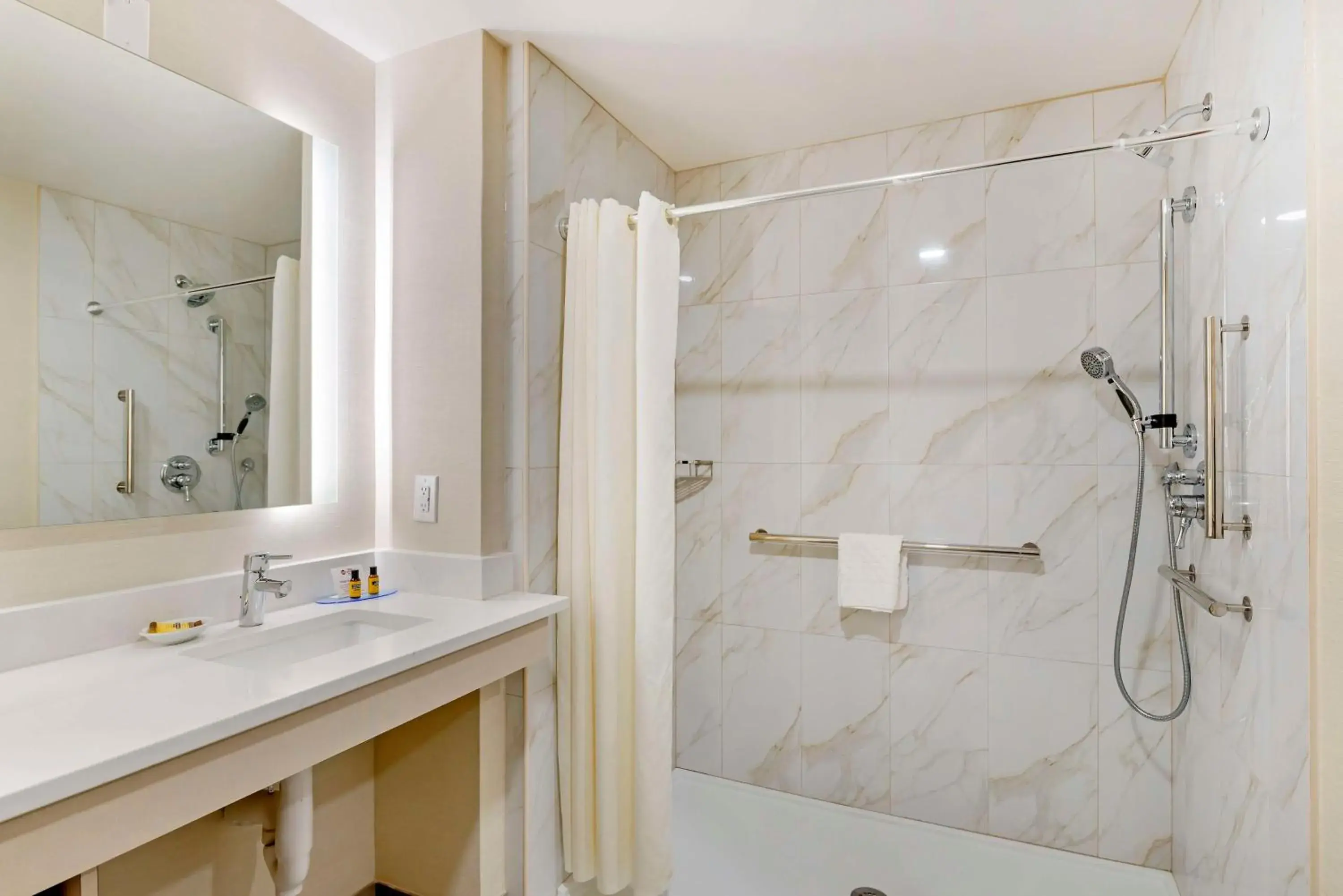 King Room with Roll - Disability Access - In Shower in Best Western Plus Crossroads Inn & Suites King Room with Roll - Disability Access - In Shower in Best Western Plus Crossroads Inn & Suites