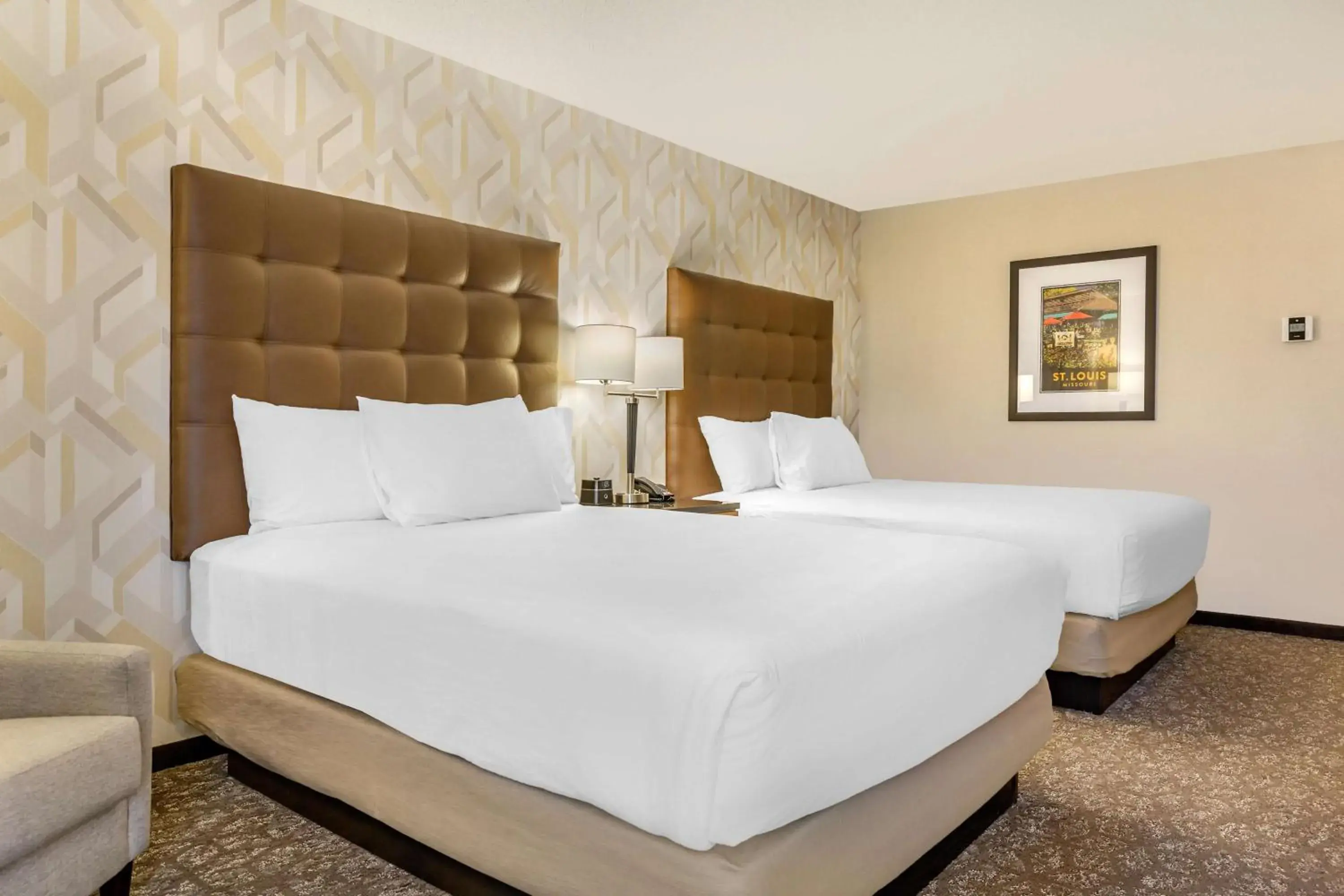 Deluxe Queen Room with Two Queen Beds in Drury Inn & Suites St. Louis-Southwest Deluxe Queen Room with Two Queen Beds in Drury Inn & Suites St. Louis-Southwest