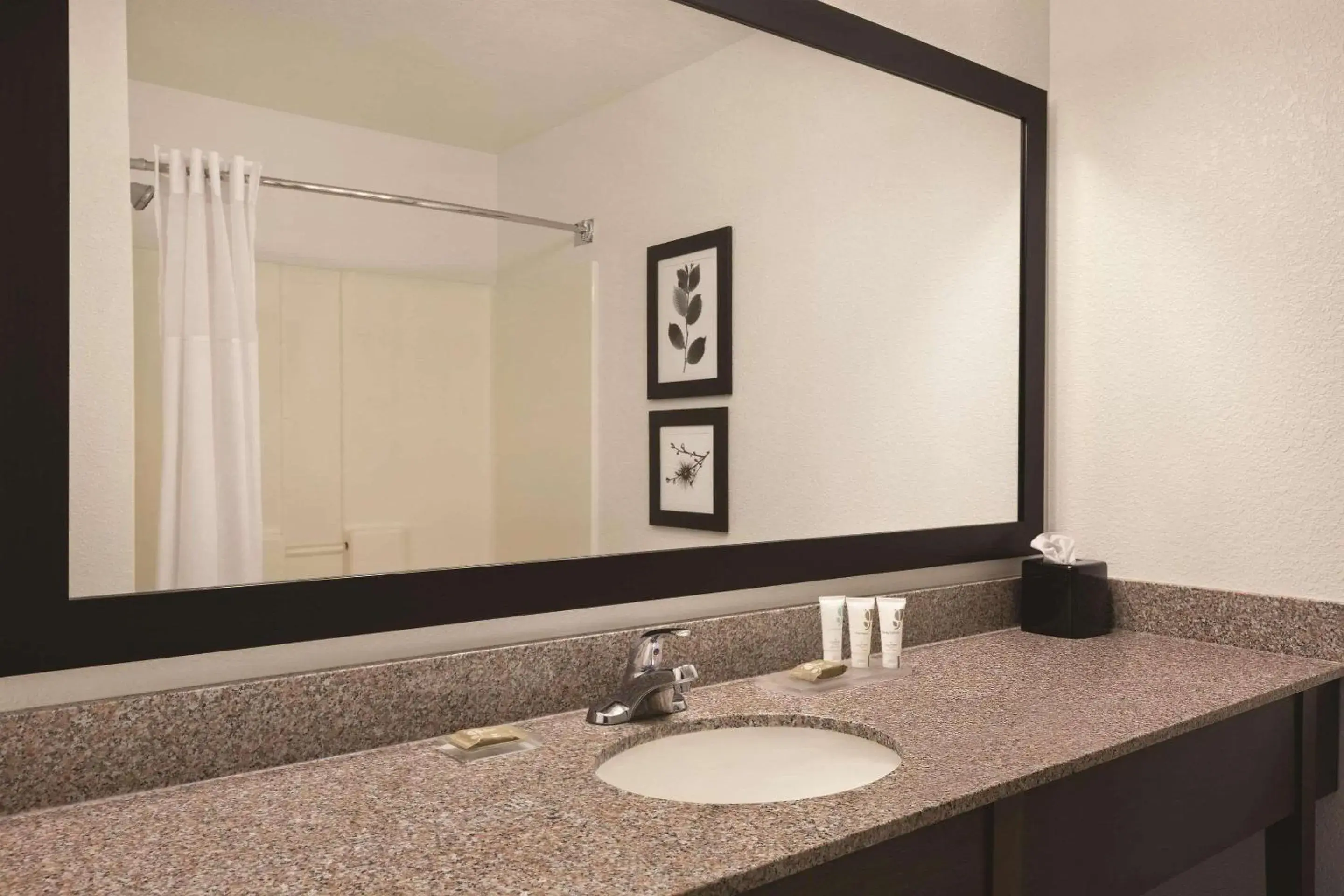 King Suite - Non Smoking in Country Inn & Suites by Radisson, Willmar, MN King Suite - Non Smoking in Country Inn & Suites by Radisson, Willmar, MN