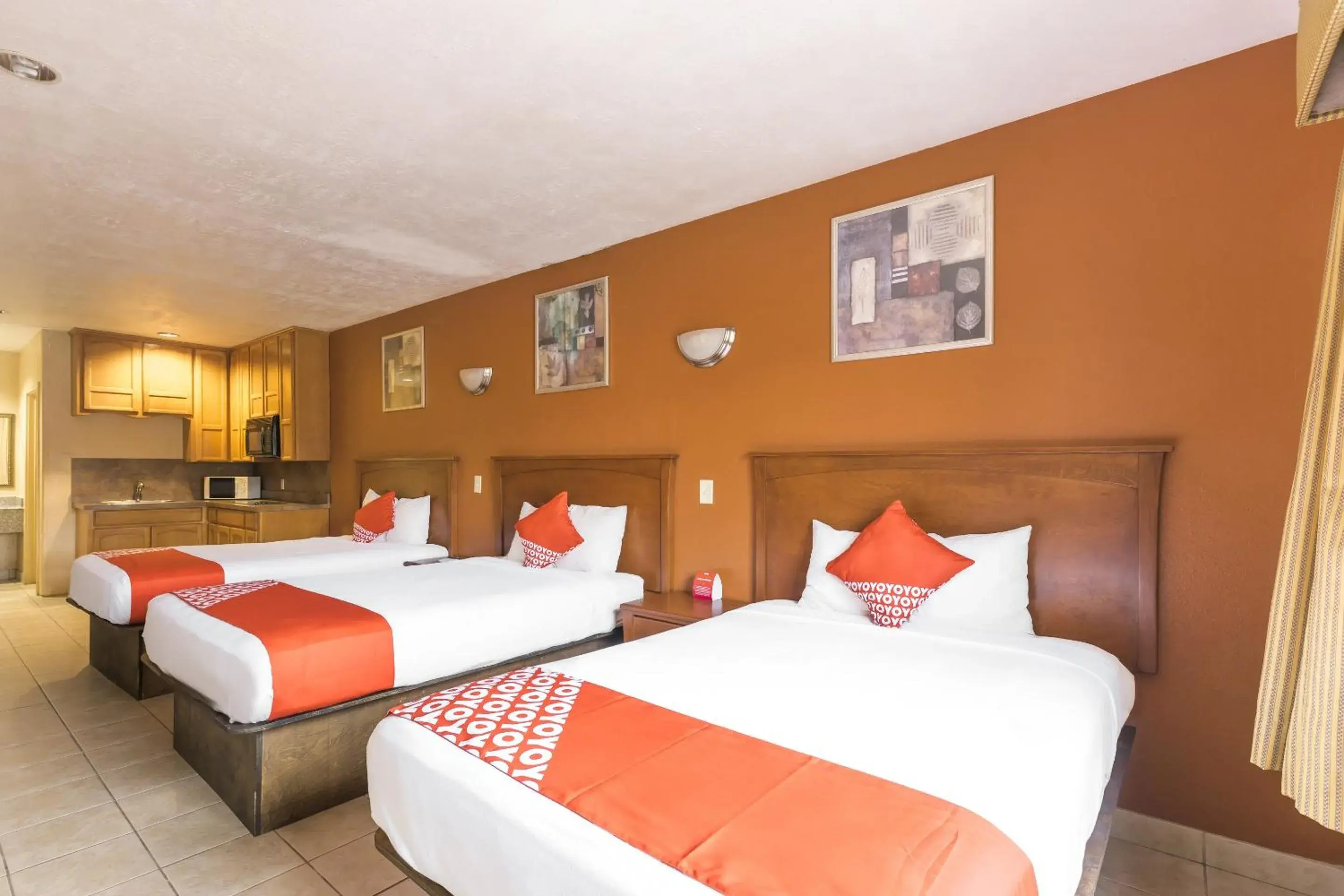 3 Queen Bed in OYO Hotel Jewett TX Southwest, I-45 3 Queen Bed in OYO Hotel Jewett TX Southwest, I-45