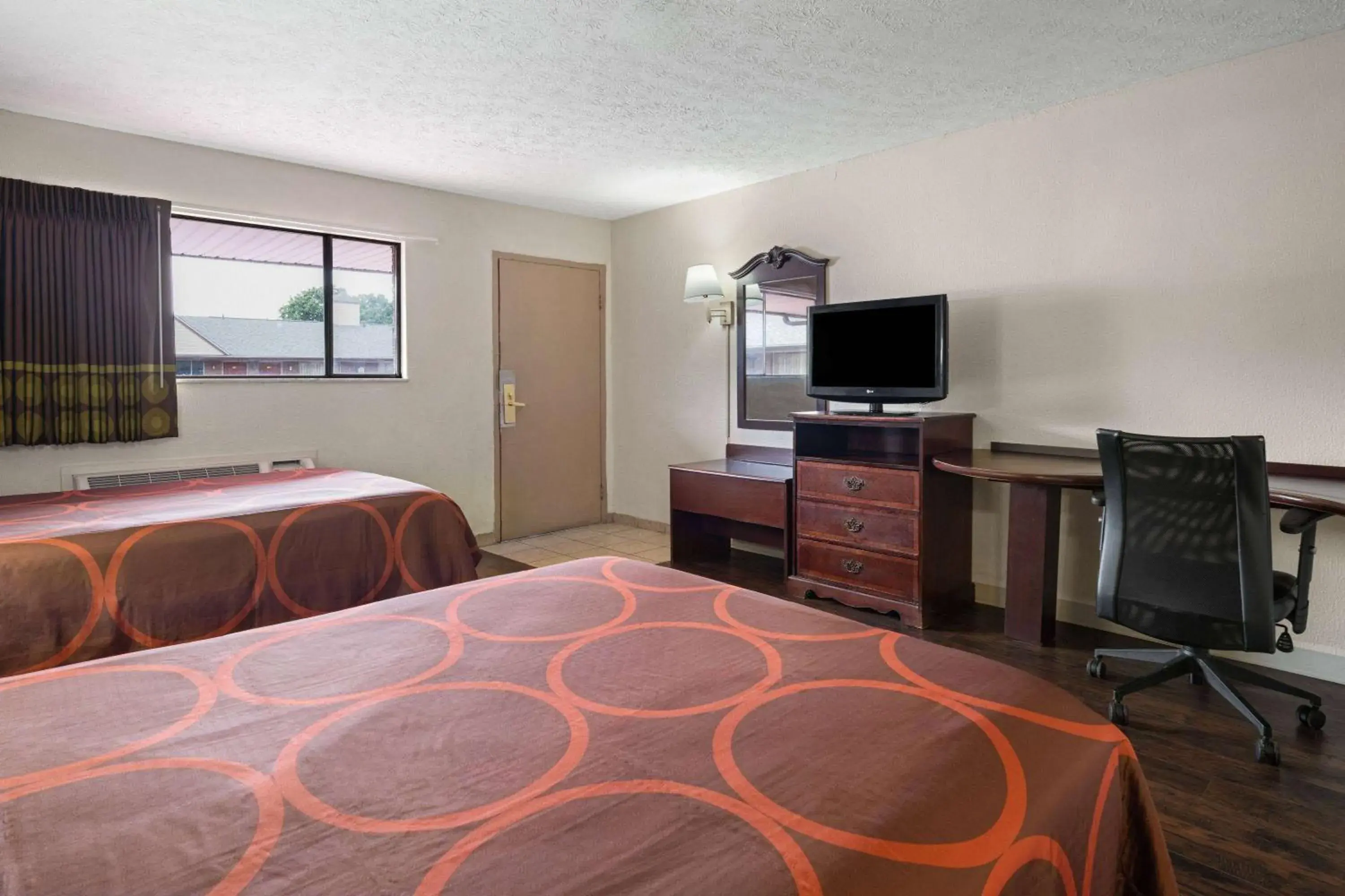 Double Room with Two Double Beds - Smoking in Super 8 by Wyndham Youngstown Girard Double Room with Two Double Beds - Smoking in Super 8 by Wyndham Youngstown Girard