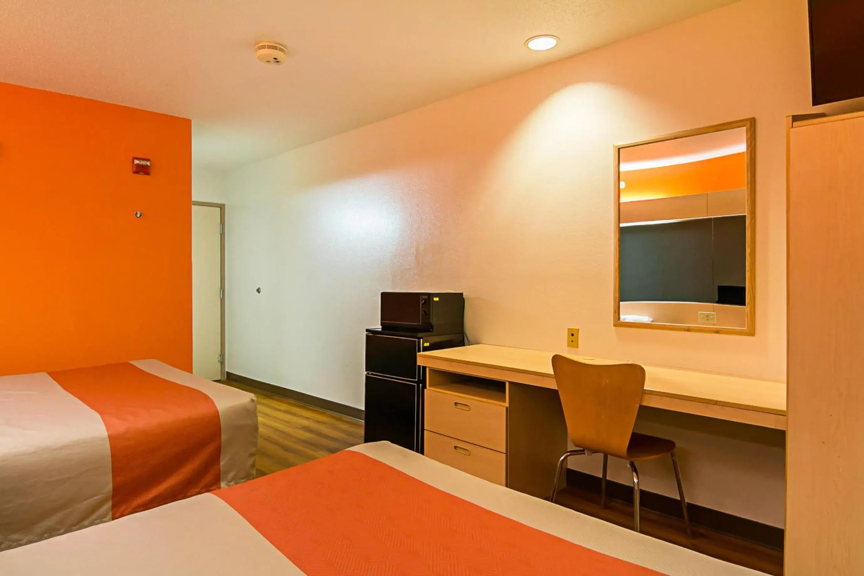 Queen Room with Two Queen Beds - single occupancy - Non-Smoking in Motel 6-Sycamore, IL Queen Room with Two Queen Beds - single occupancy - Non-Smoking in Motel 6-Sycamore, IL