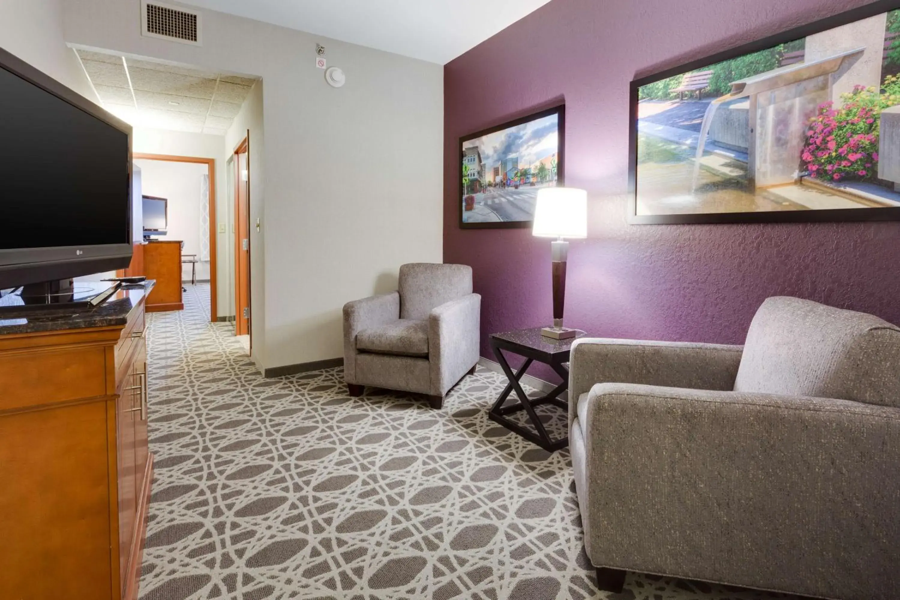 Spacious King Room – High Floor in Drury Inn & Suites Middletown Franklin Spacious King Room – High Floor in Drury Inn & Suites Middletown Franklin