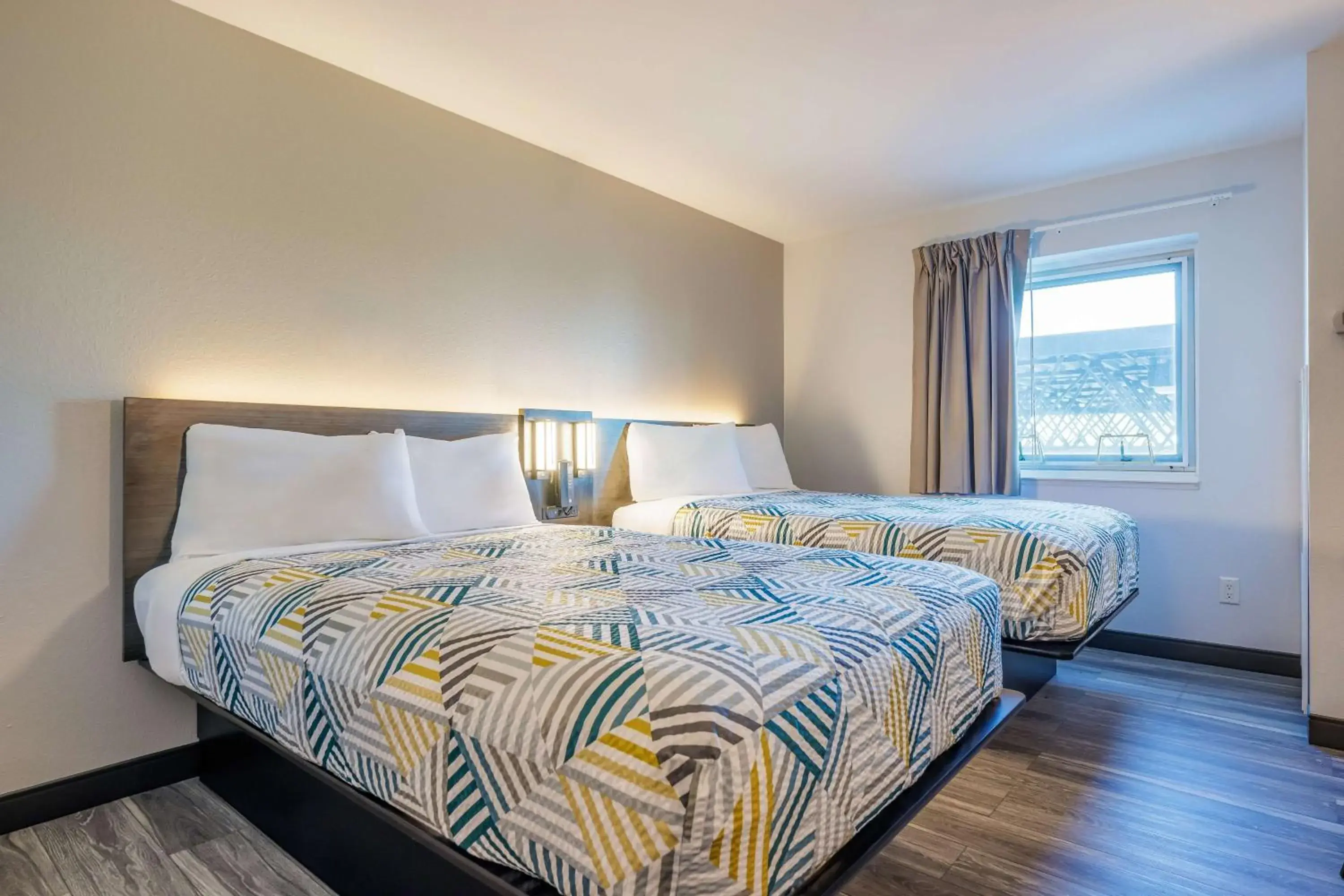 Quadruple Room - Non-Smoking in Motel 6-Grand Island, NE Quadruple Room - Non-Smoking in Motel 6-Grand Island, NE