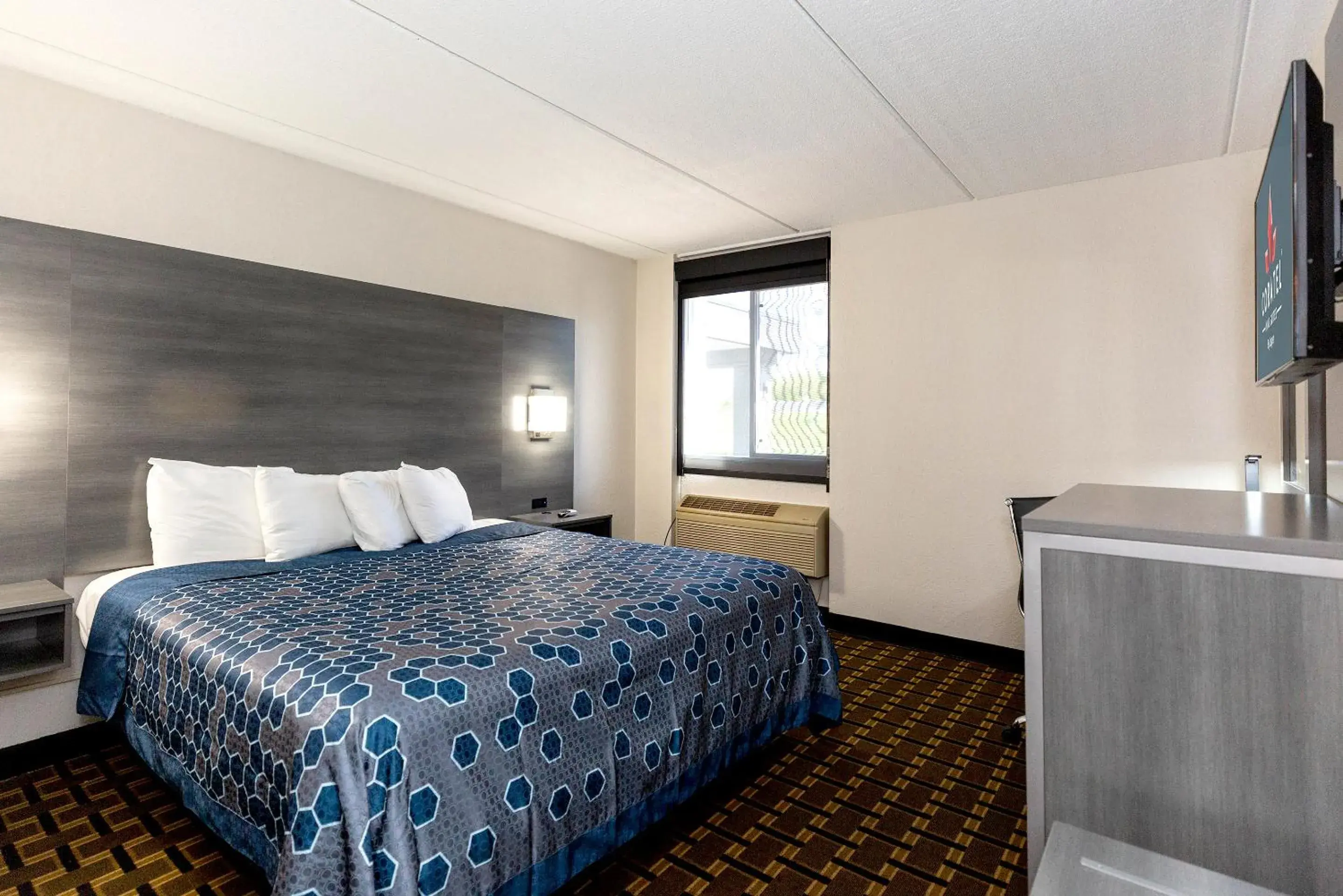 Deluxe King Room in Coratel Inn & Suites by Jasper Mankato Deluxe King Room in Coratel Inn & Suites by Jasper Mankato