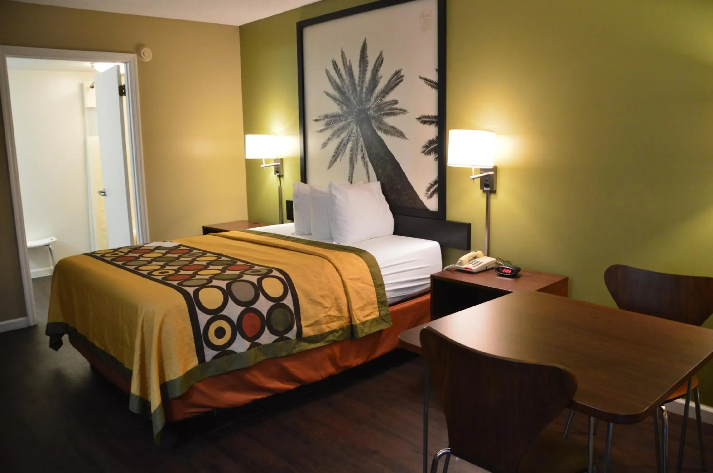 Queen Room - Mobility Access/Non-Smoking in Super 8 by Wyndham Monticello Queen Room - Mobility Access/Non-Smoking in Super 8 by Wyndham Monticello