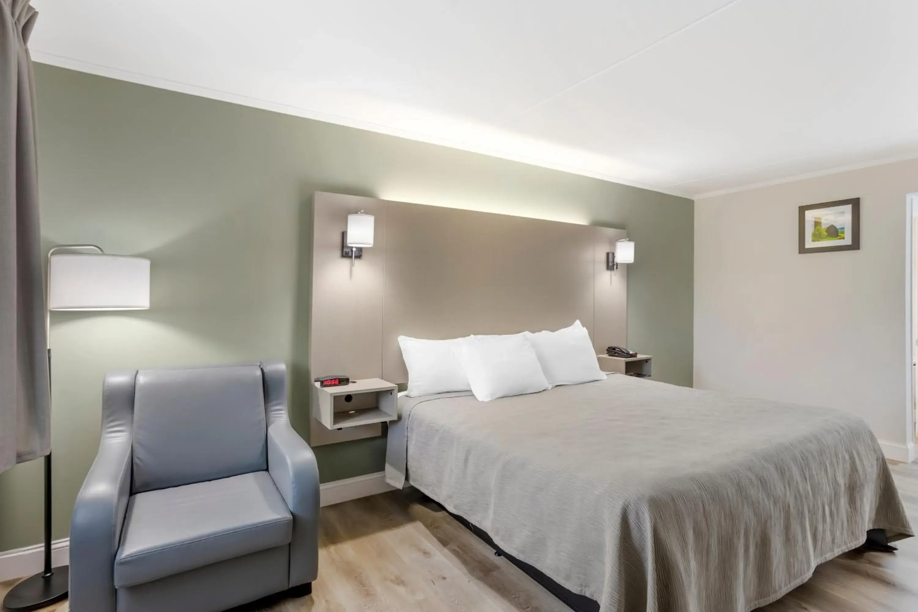 Efficiency King Room - Non Smoking in Mill Stream Country Inn Efficiency King Room - Non Smoking in Mill Stream Country Inn