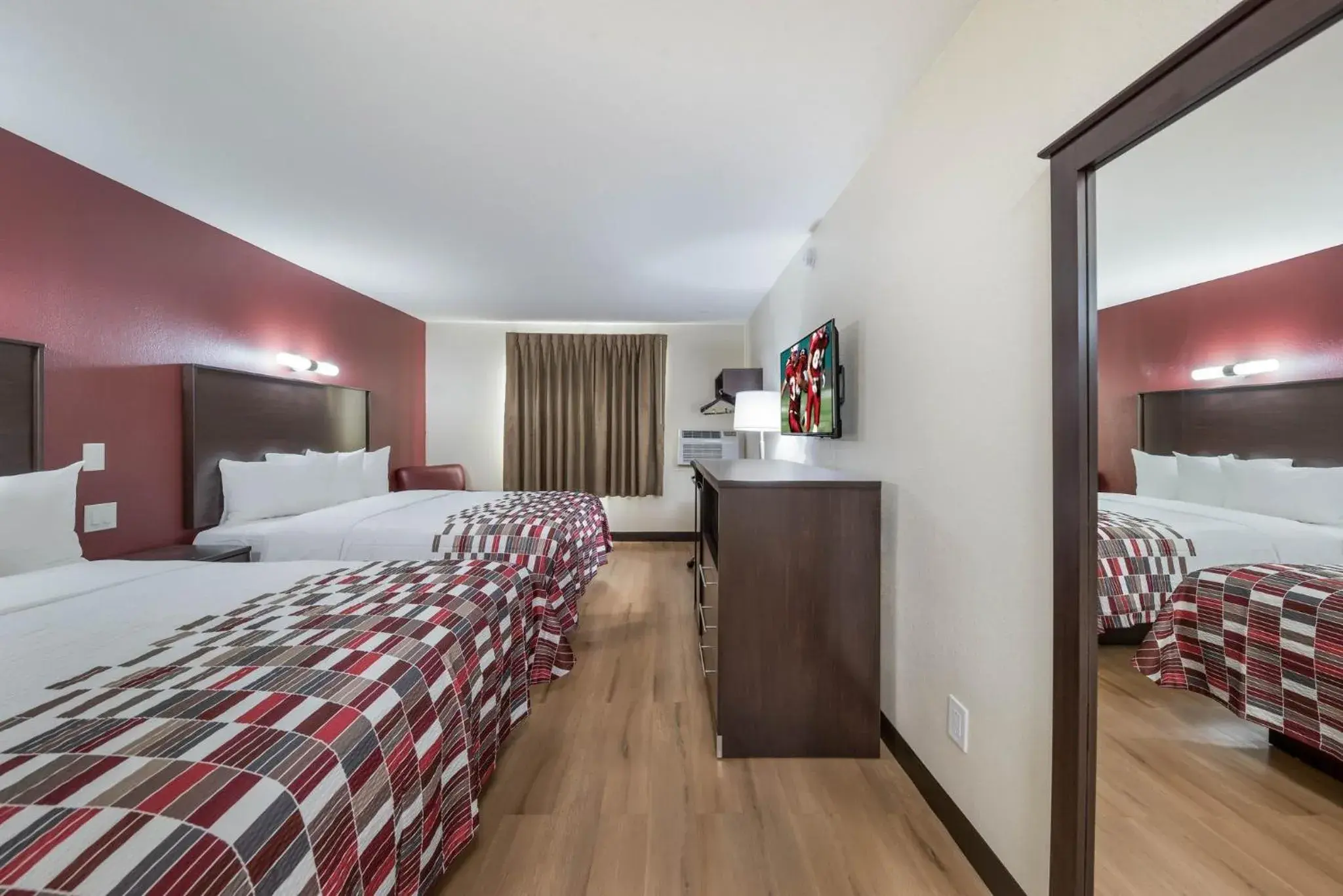 Deluxe Suite with Two Queen Beds Non-Smoking in Red Roof Inn & Suites Denton Deluxe Suite with Two Queen Beds Non-Smoking in Red Roof Inn & Suites Denton