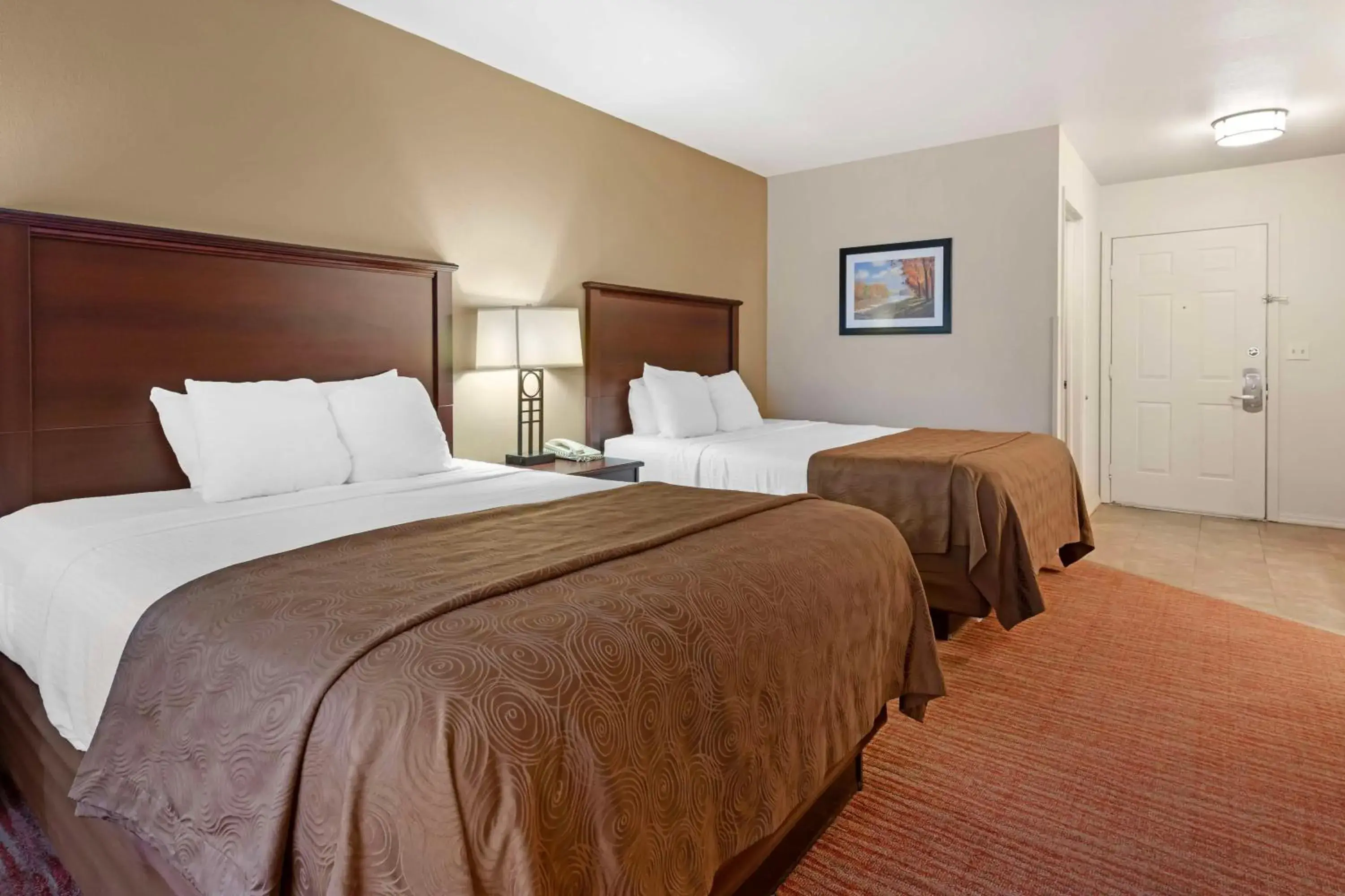 Queen Room with Two Queen Beds in Best Western Plus Concord Inn Queen Room with Two Queen Beds in Best Western Plus Concord Inn