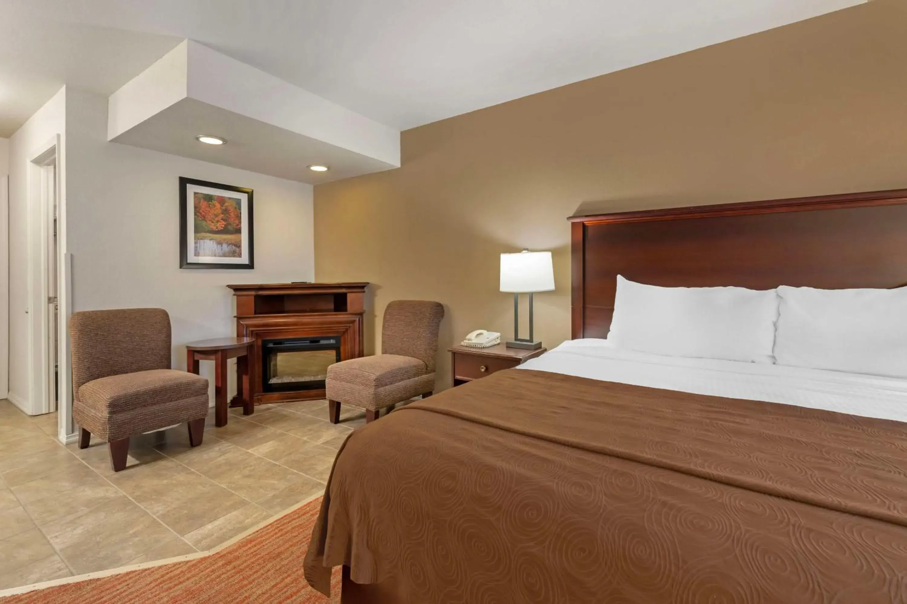 Queen Room with Fireplace - Non-Smoking in Best Western Plus Concord Inn Queen Room with Fireplace - Non-Smoking in Best Western Plus Concord Inn