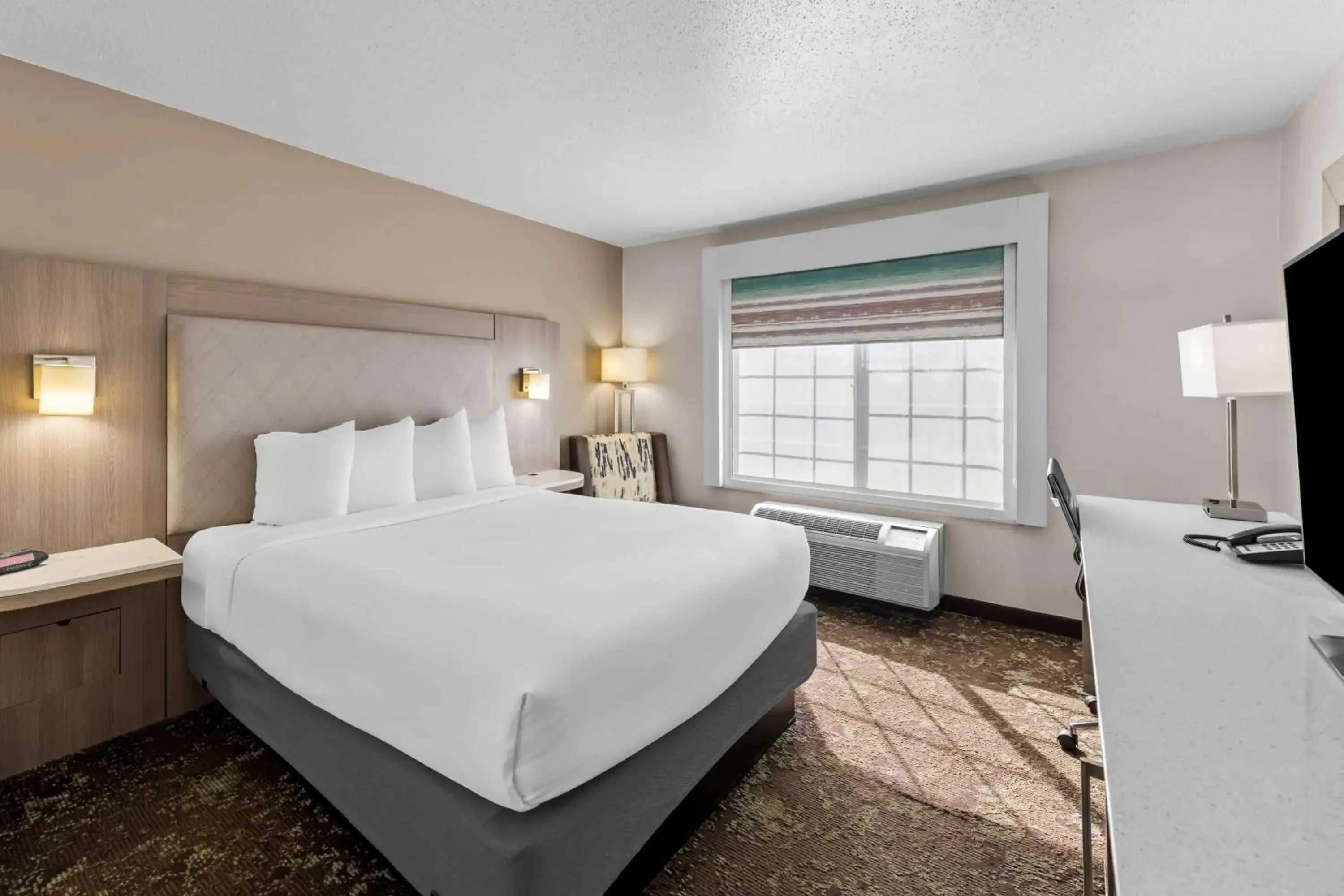 Queen Room - Non-Smoking in Best Western Worlds Of Fun Queen Room - Non-Smoking in Best Western Worlds Of Fun