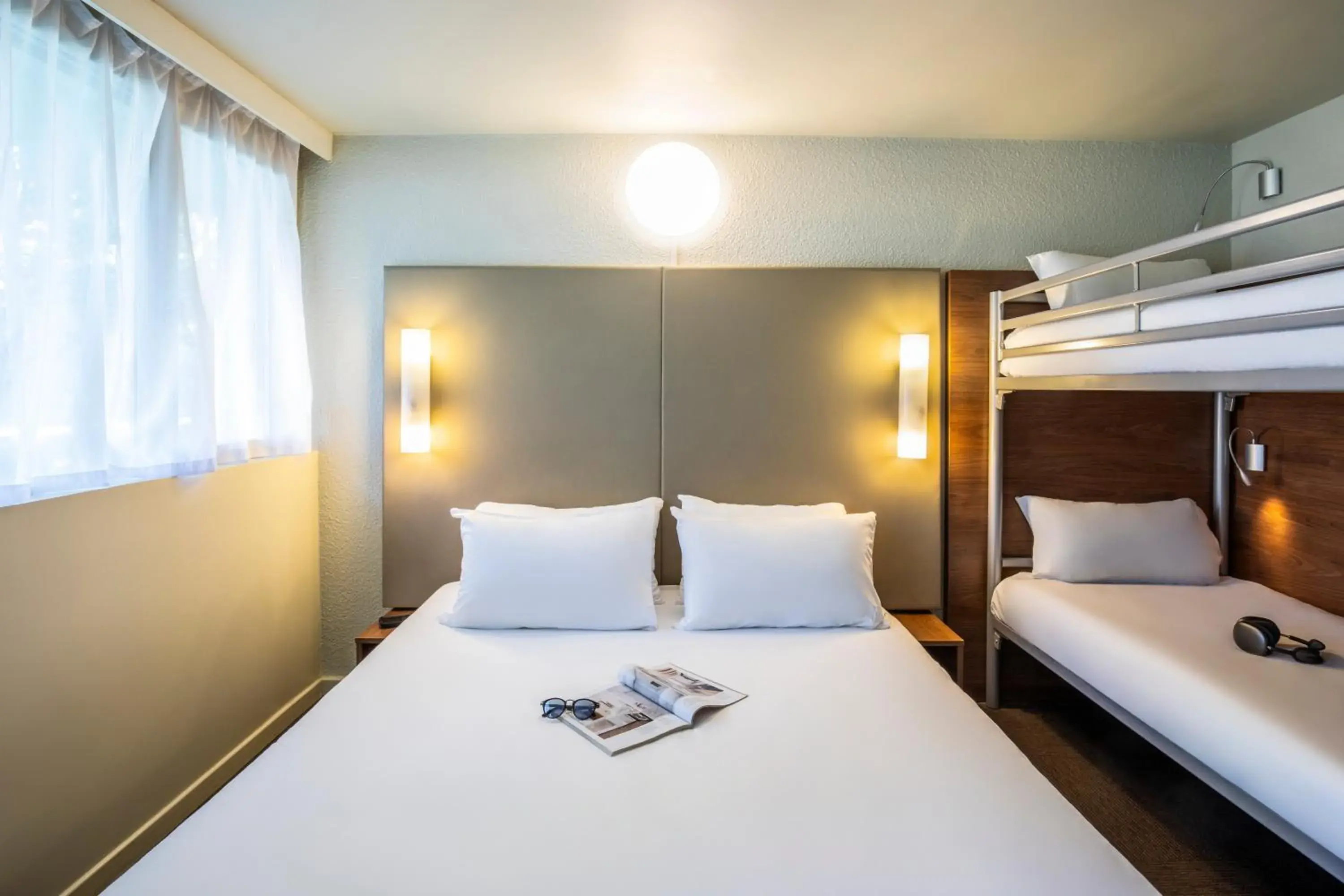 Quadruple Room in Campanile Vire Quadruple Room in Campanile Vire