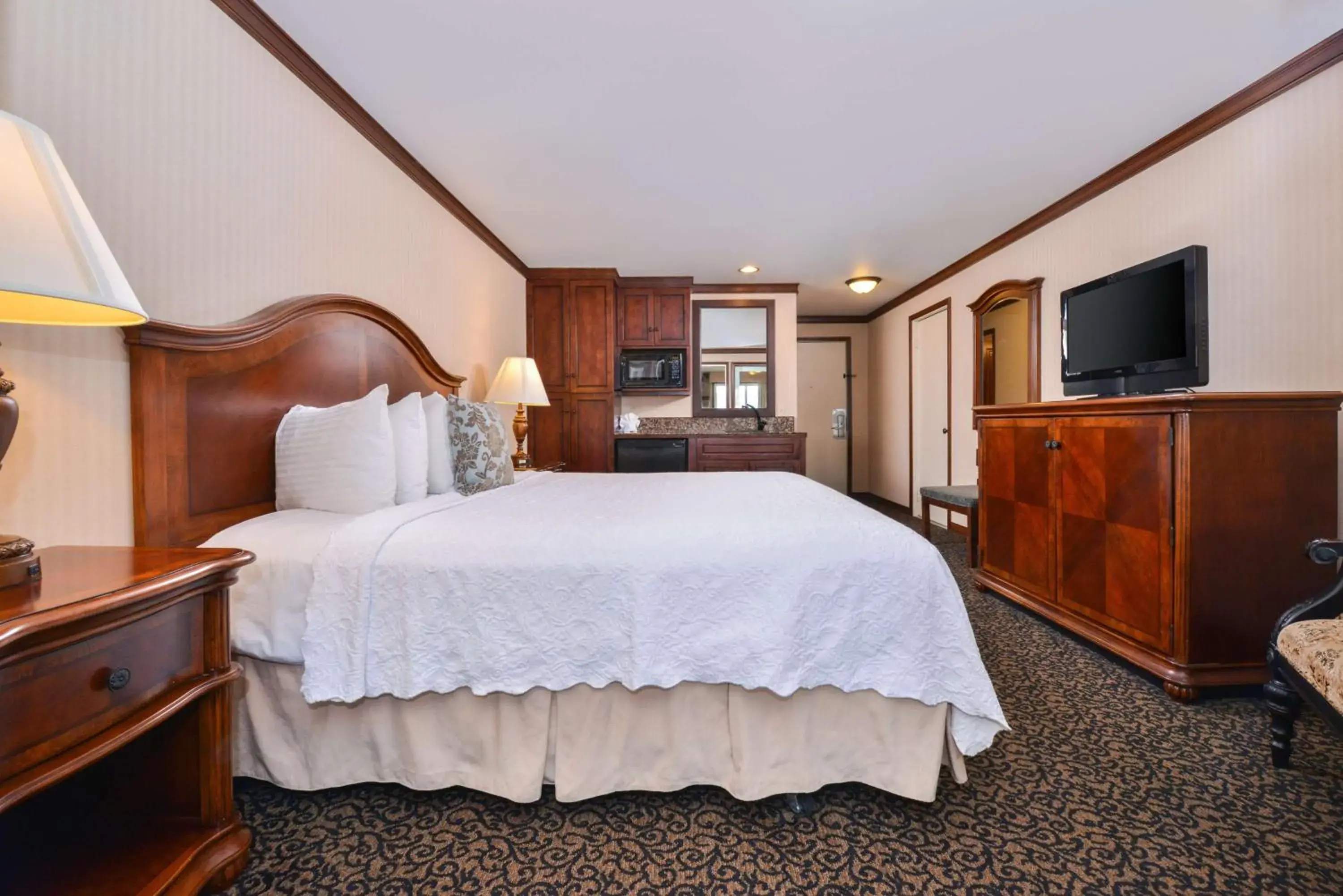 King Room with Fireplace - Non-smoking in Best Western Edgewater Resort King Room with Fireplace - Non-smoking in Best Western Edgewater Resort