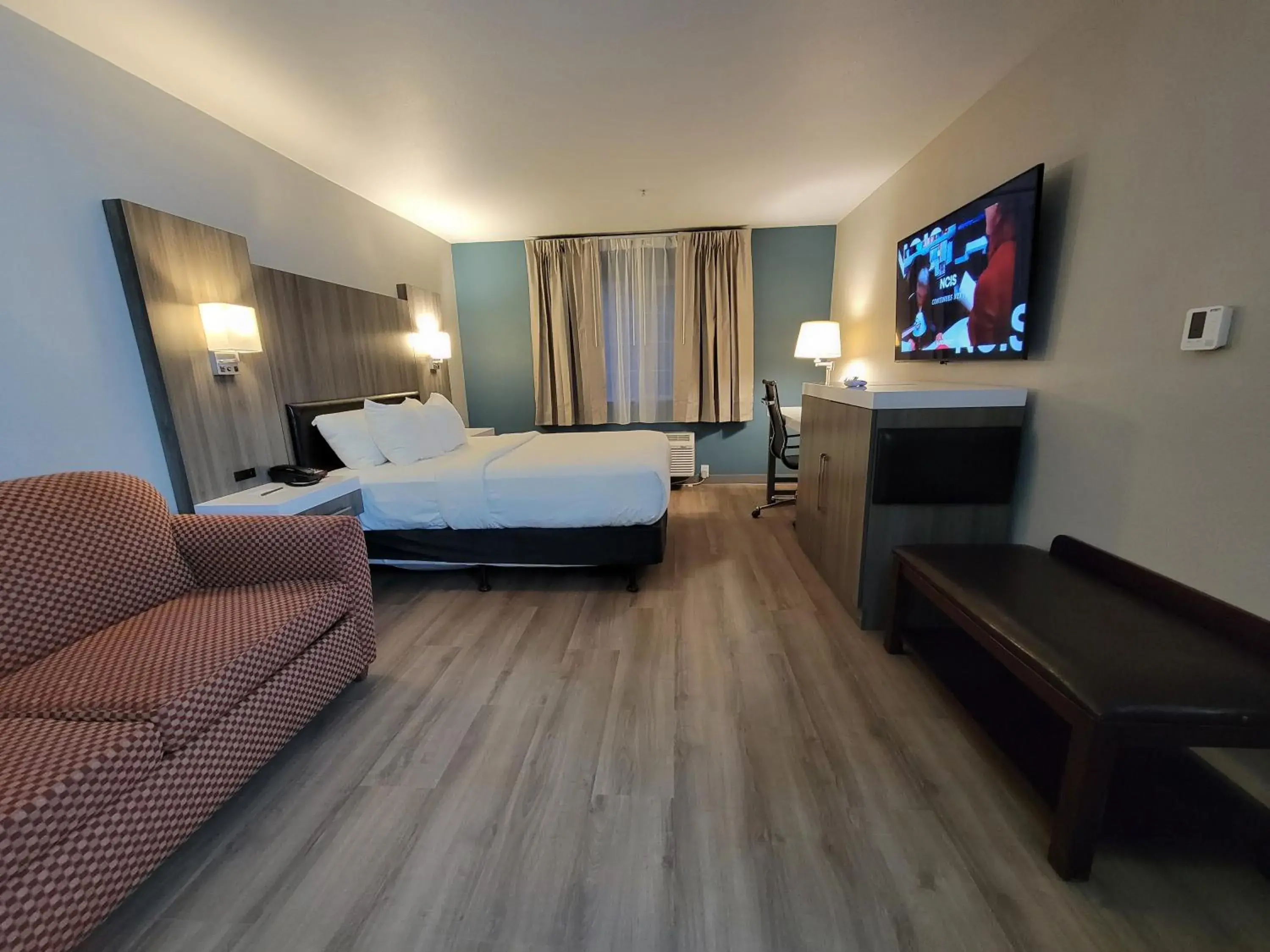 King Suite 1-person Sofabed Nonsmoking in Red Lion Inn & Suites Port Orchard King Suite 1-person Sofabed Nonsmoking in Red Lion Inn & Suites Port Orchard