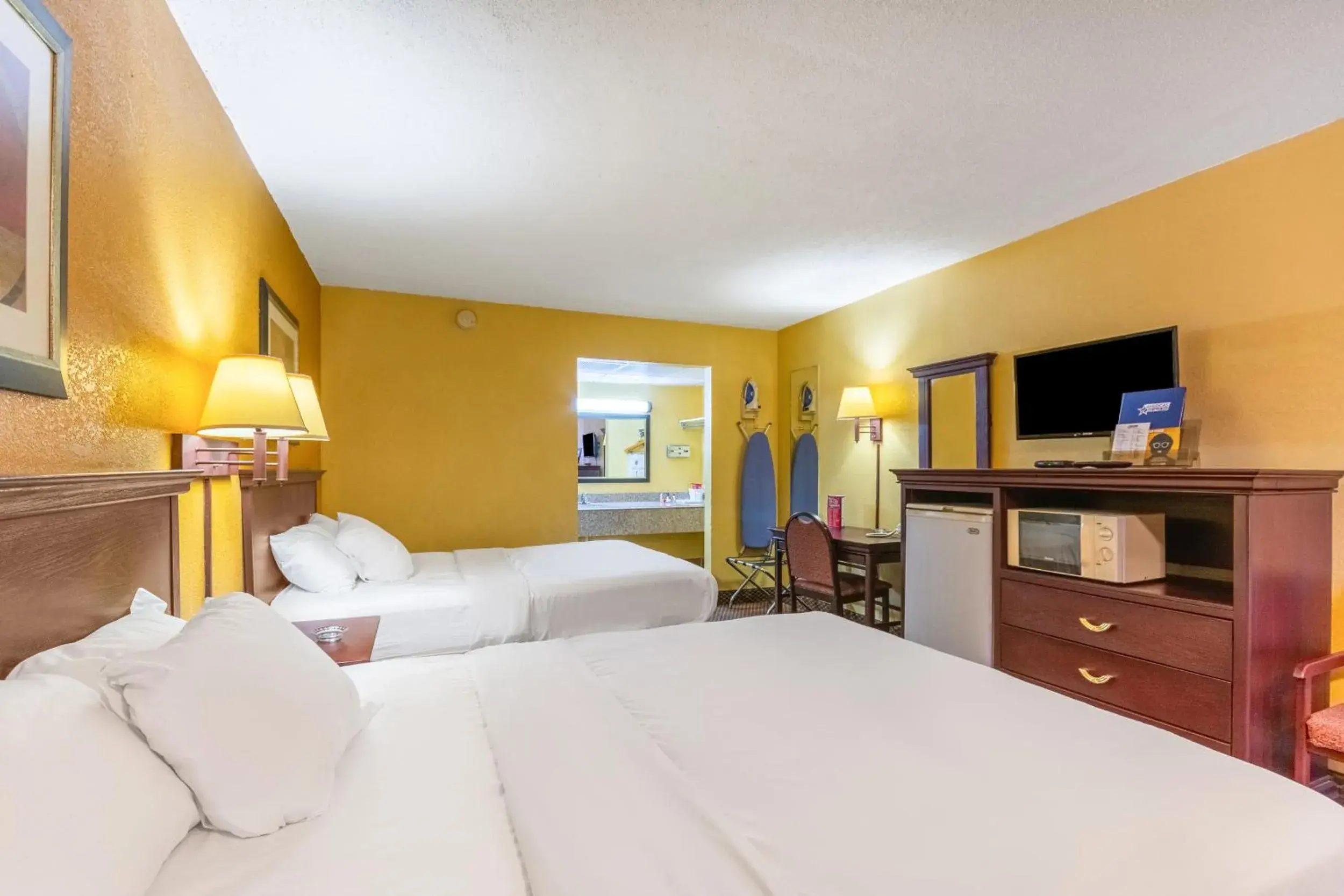 Queen Room with Two Queen Beds - single occupancy - Smoking in Americas Best Value Inn of Elk City Queen Room with Two Queen Beds - single occupancy - Smoking in Americas Best Value Inn of Elk City