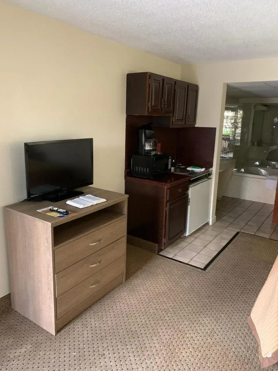Two-Bedroom Suite in Riverside Motor Lodge - Pigeon Forge Two-Bedroom Suite in Riverside Motor Lodge - Pigeon Forge