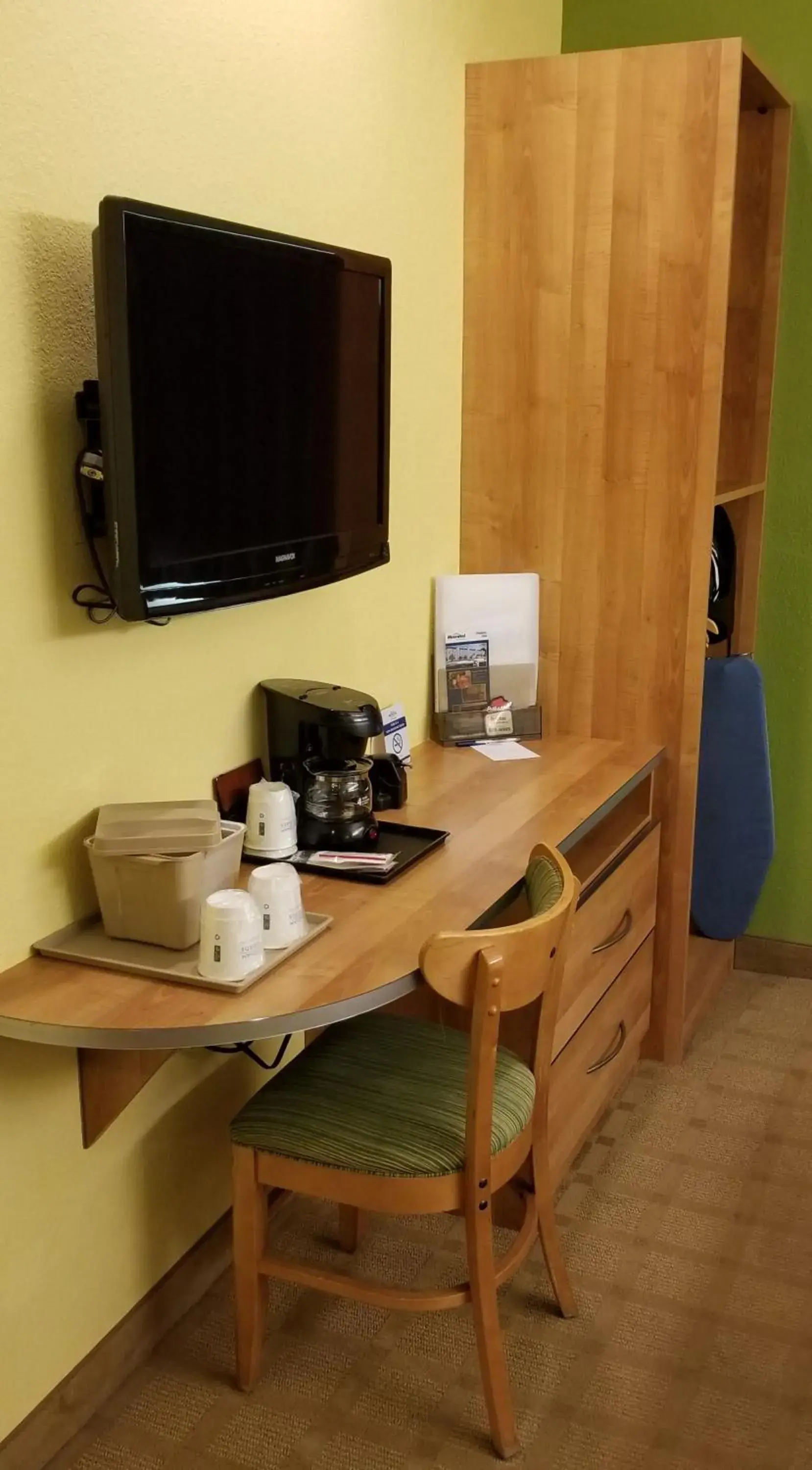 Queen Room - Non-Smoking in Microtel Inn & Suites by Wyndham Delphos Queen Room - Non-Smoking in Microtel Inn & Suites by Wyndham Delphos