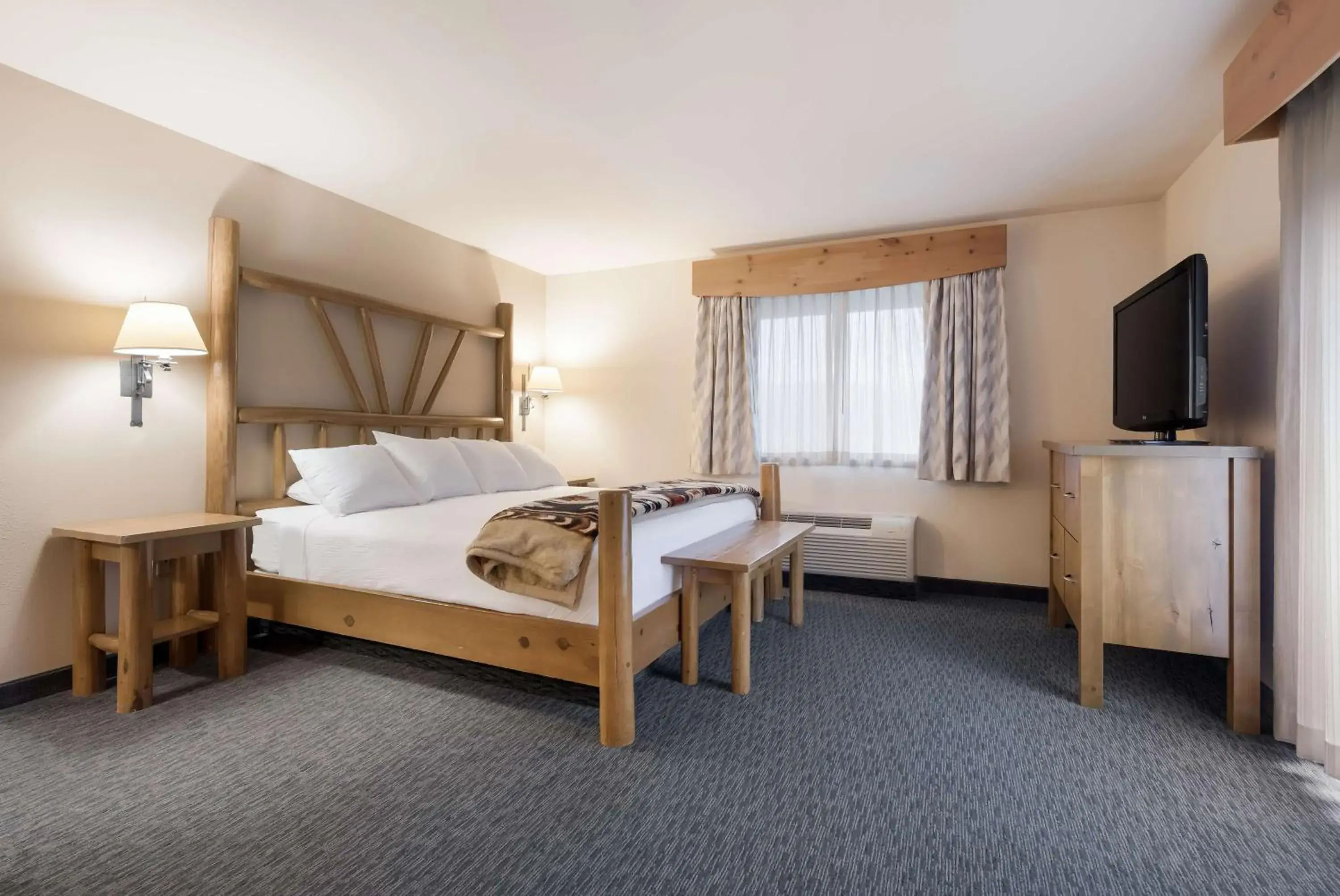 Large King Suite with Fireplace and Balcony - Non Smoking in Best Western Plus Kentwood Lodge Large King Suite with Fireplace and Balcony - Non Smoking in Best Western Plus Kentwood Lodge